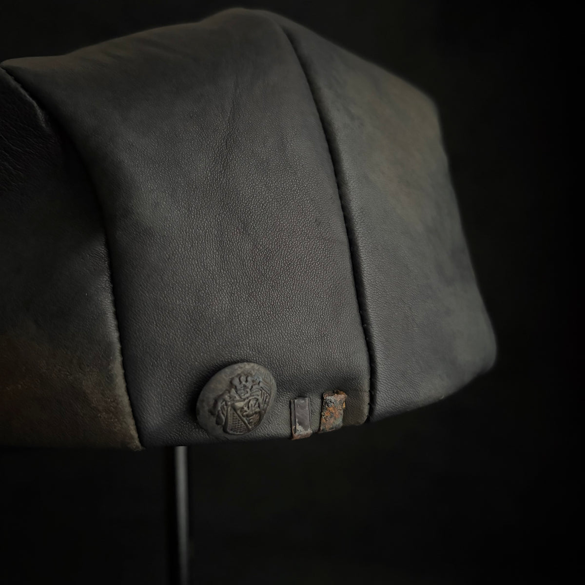 Blurry discoloration, soft leather hunting.