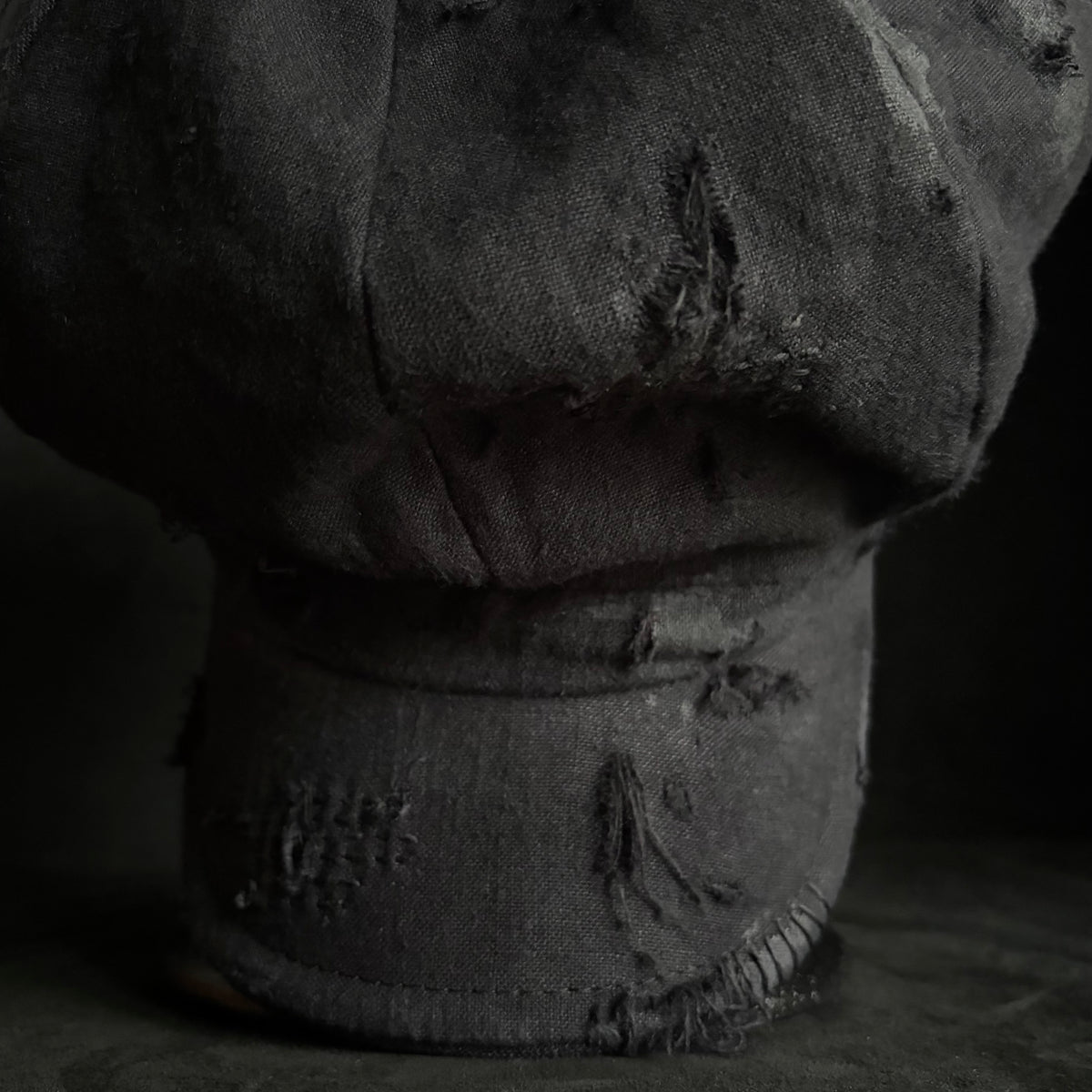 Black linen damage casquette (brim core)
