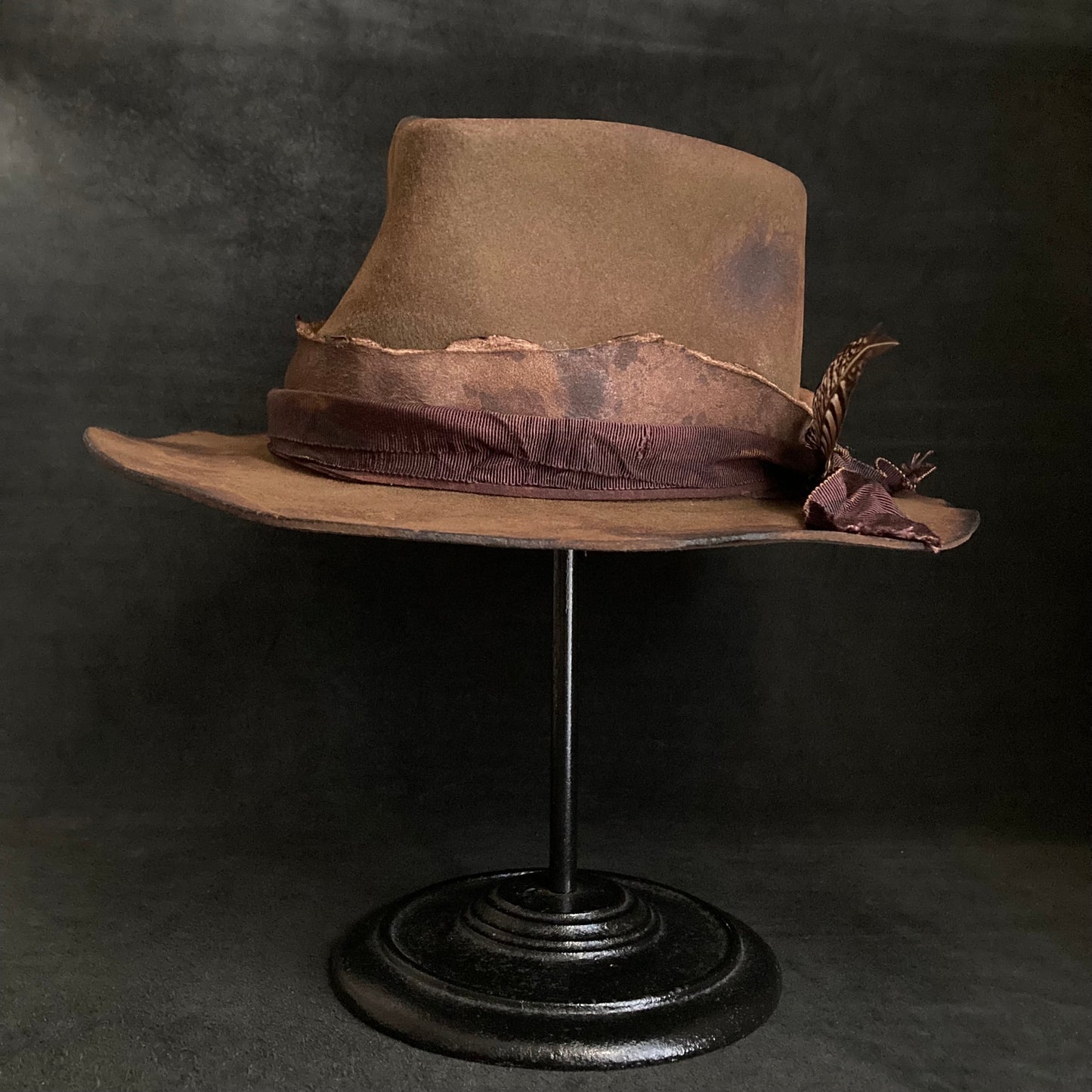 Dirt mind feather fedora hat