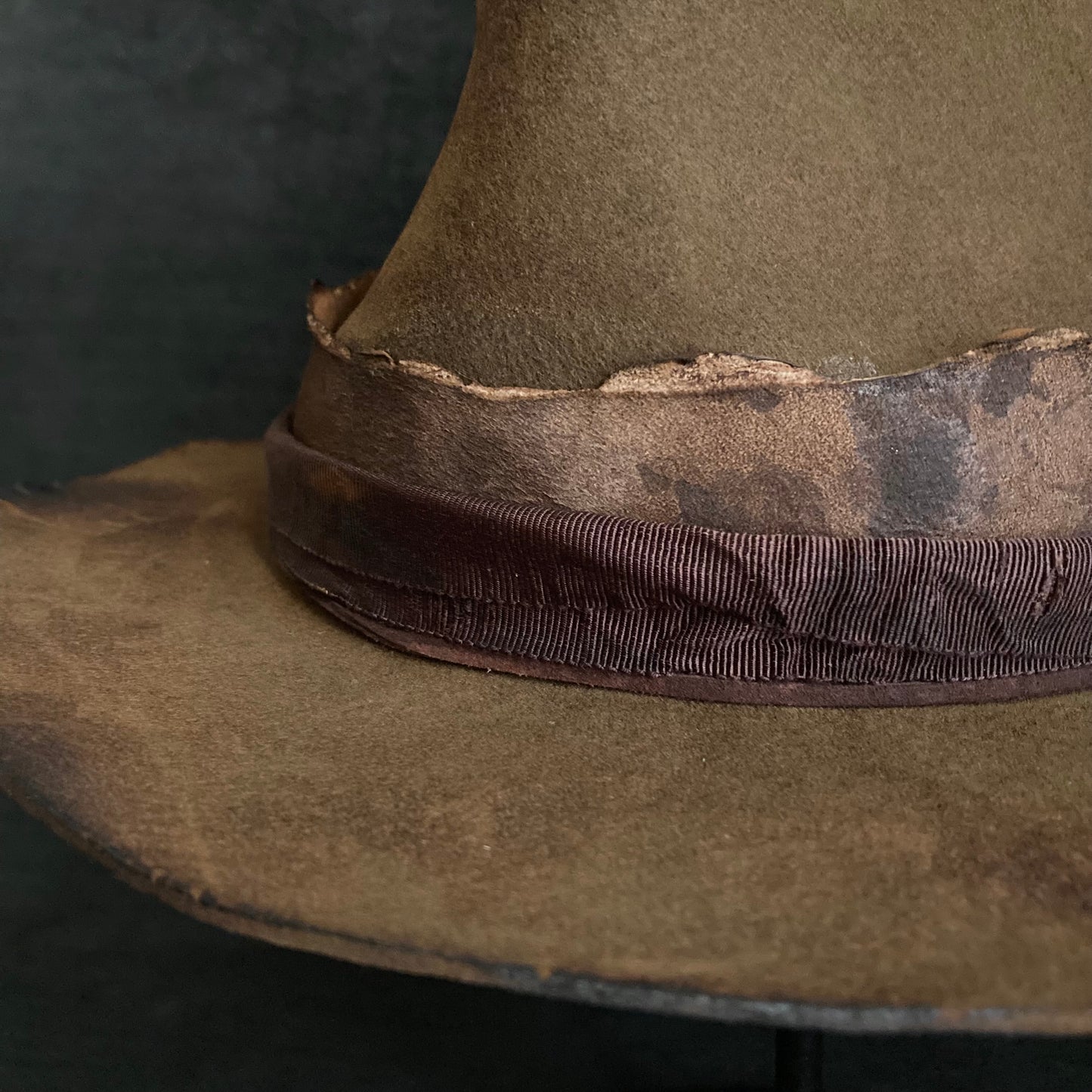 Dirt mind feather fedora hat