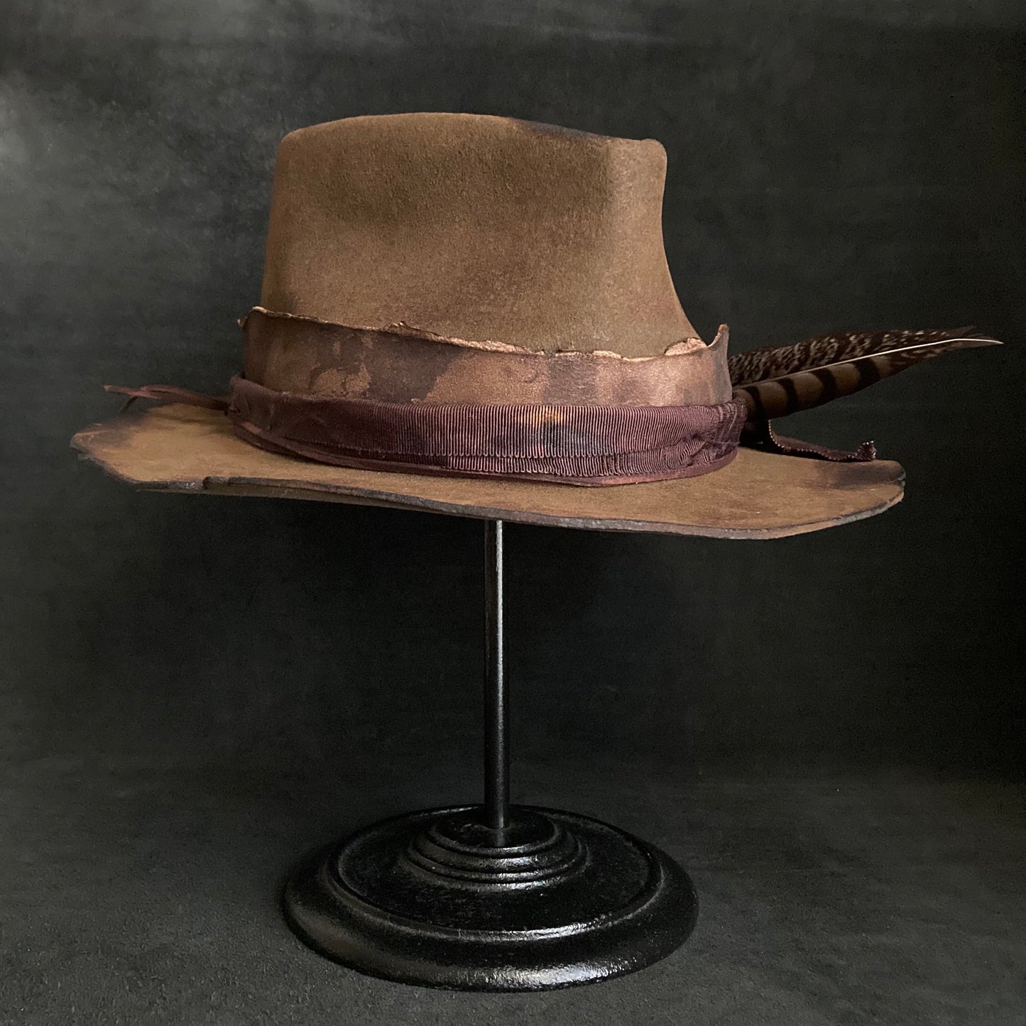 Dirt mind feather fedora hat