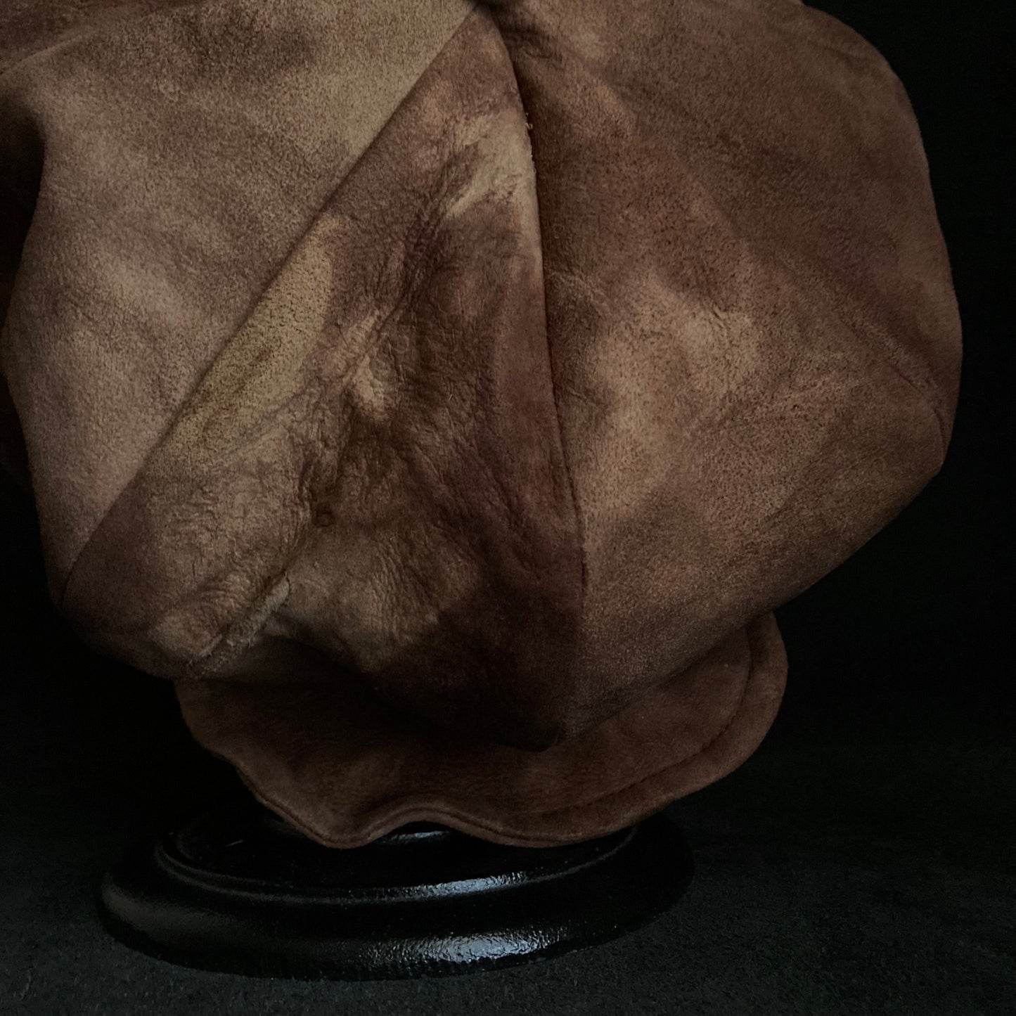 Burned uneven dyeing brown leather big casquette