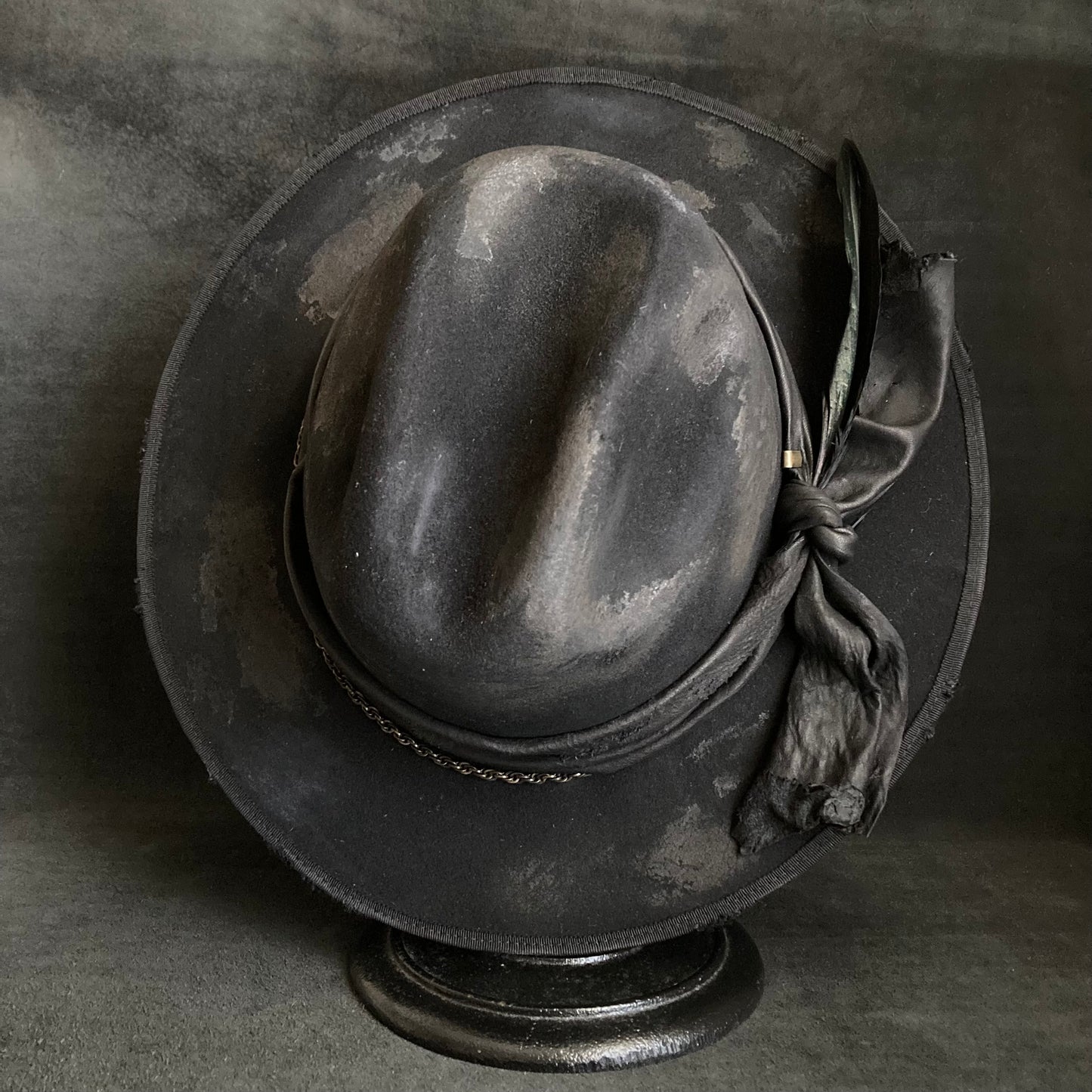 Wing dirt antique chain western hat