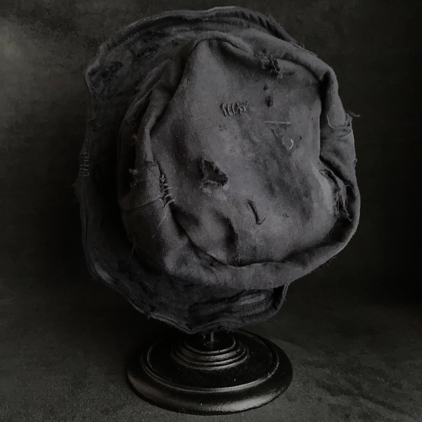 Black linen damage turn bucket hat