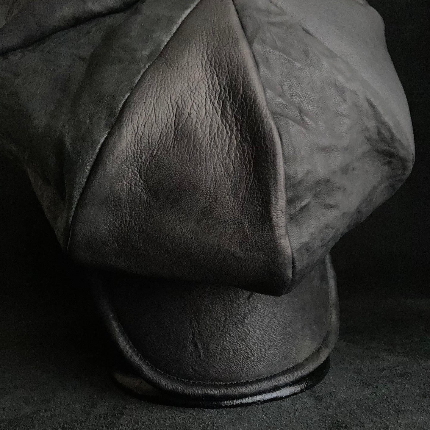 Big volume individual black leather casquette