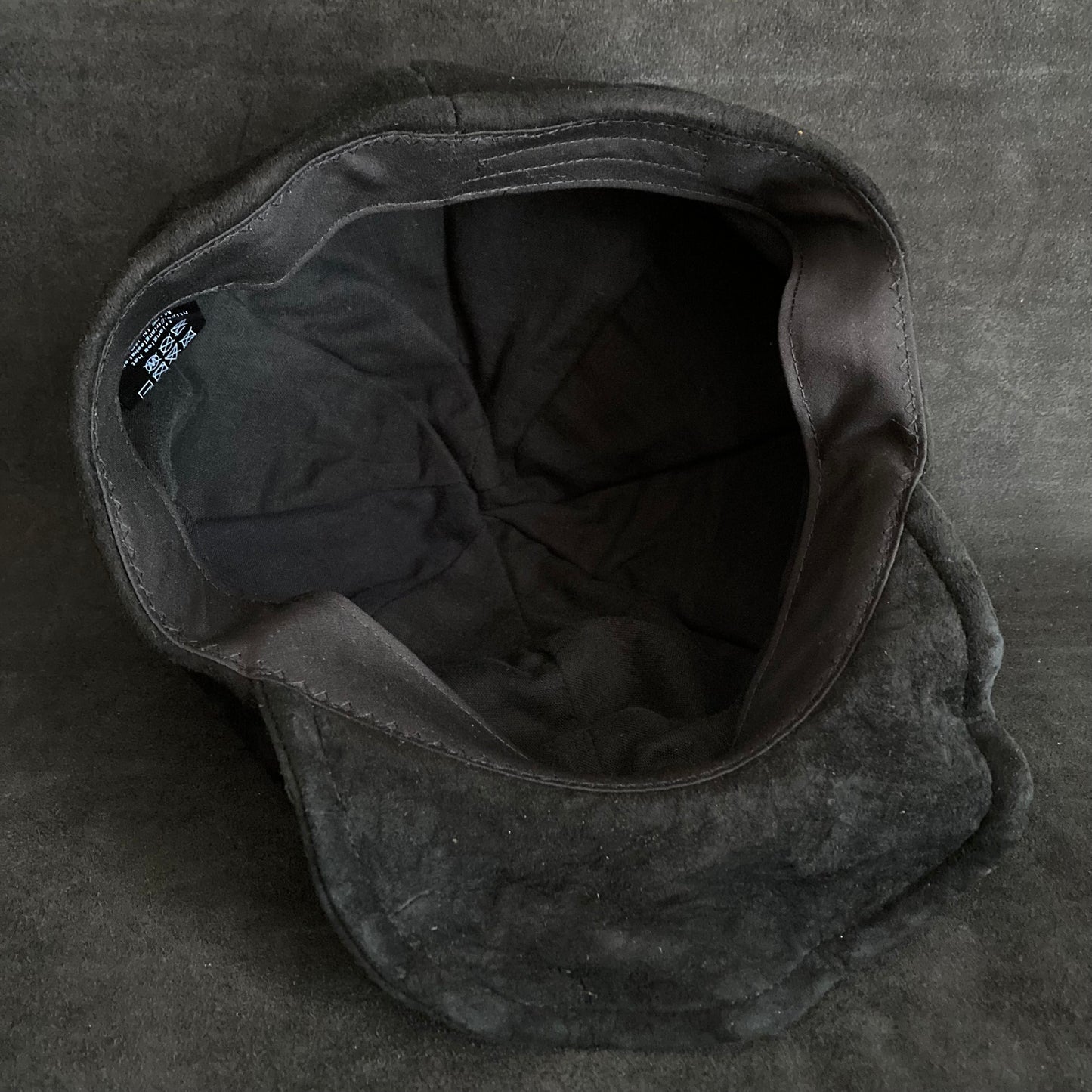 Black back glassland leather casquette