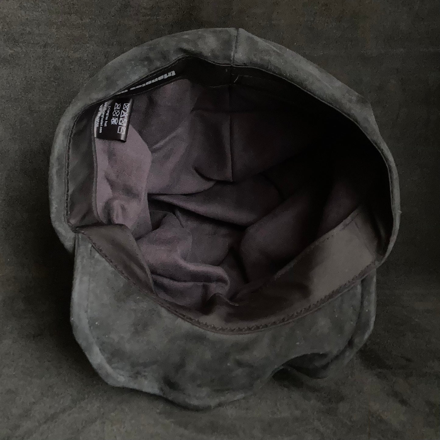 Cloudy black leather turn cap