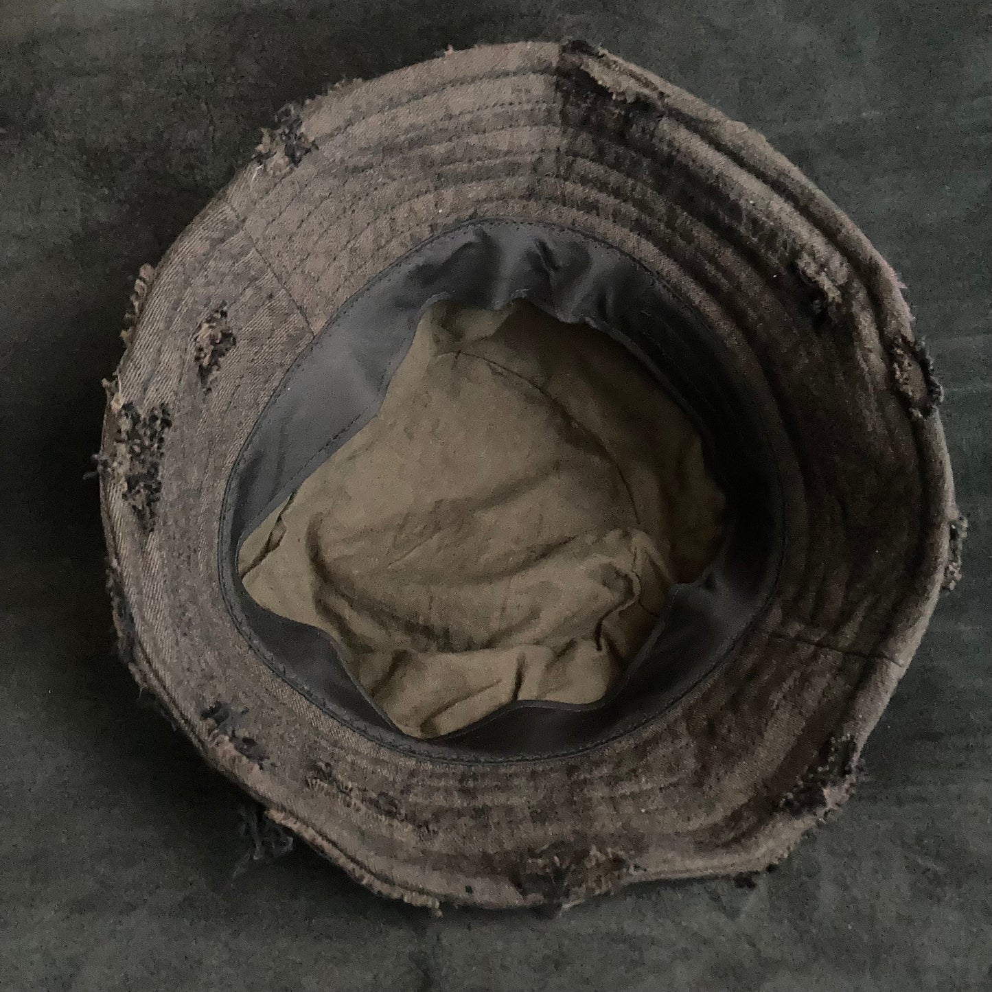 Slab damage bucket hat (brown×black)