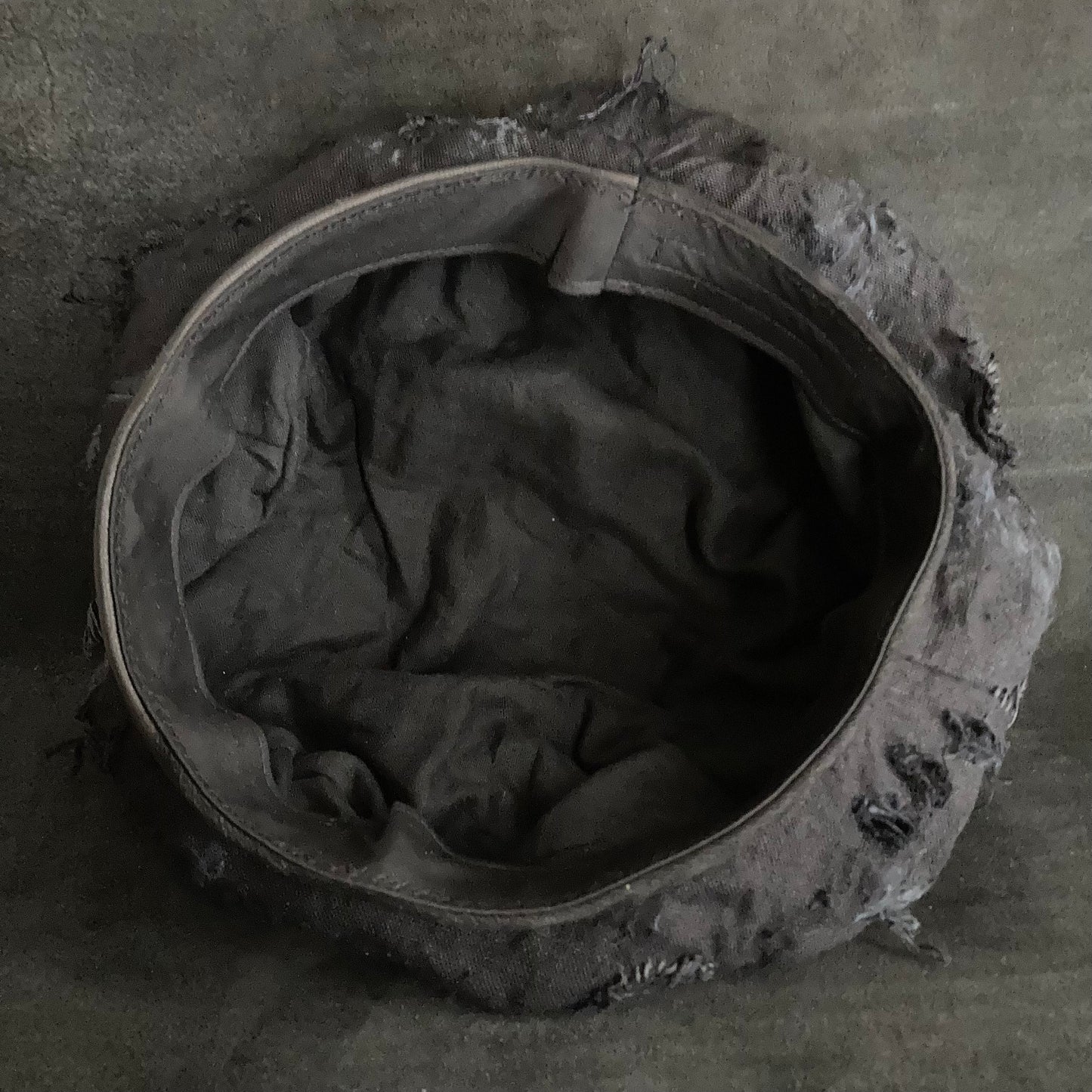 Black linen damage beret