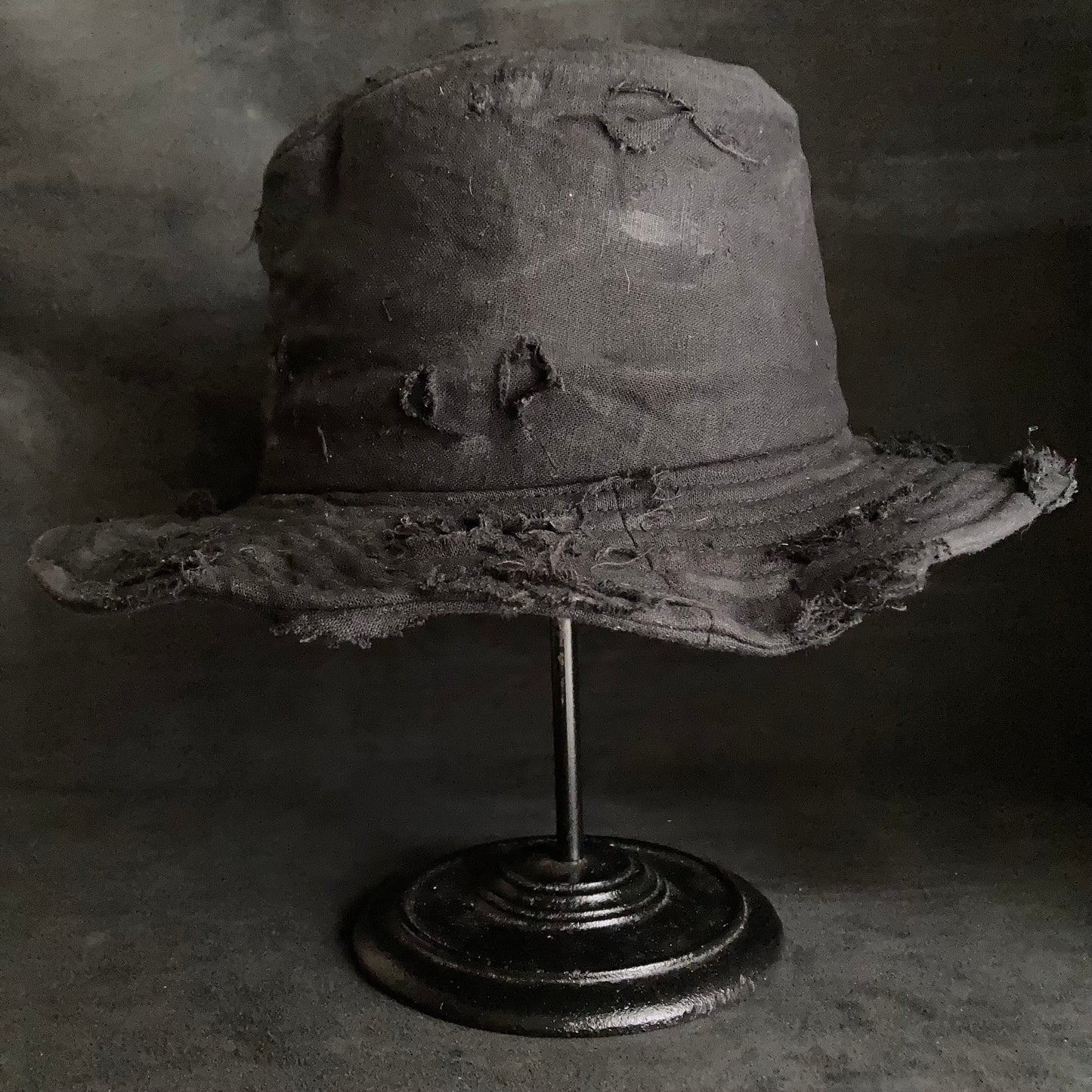 Black linen damage  fedora hat