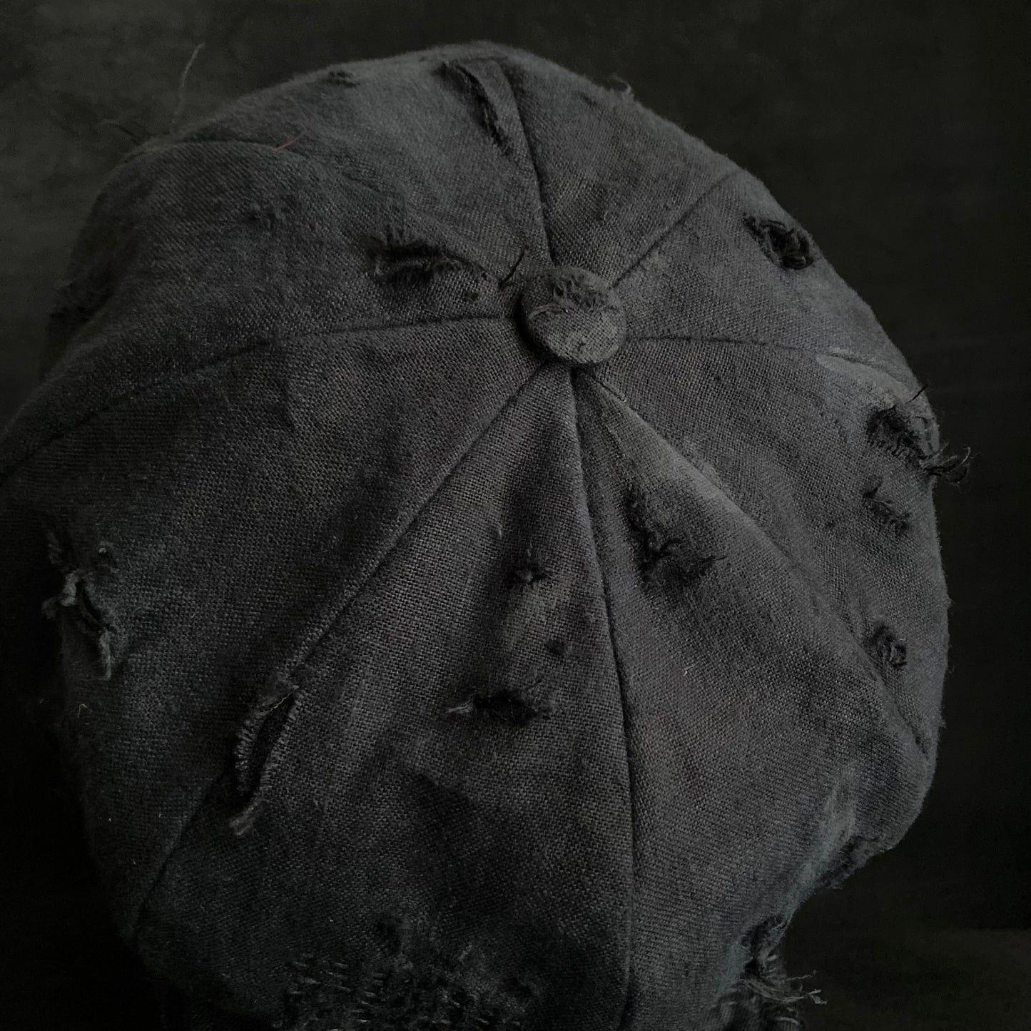 Black linen damage casquette (brim core)