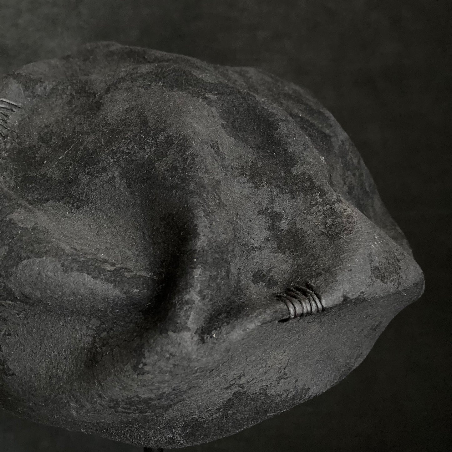 Charcoal bumpy rock beret