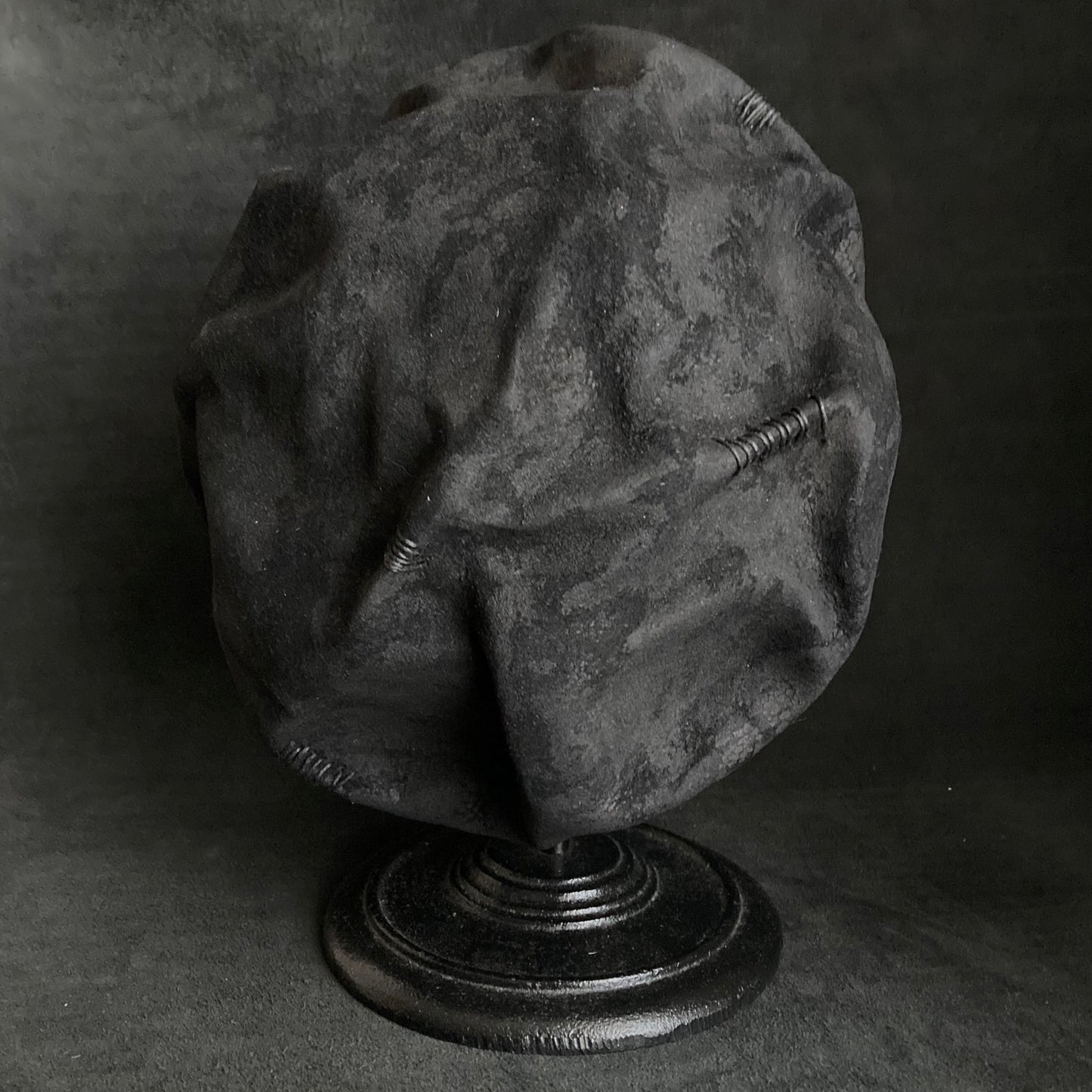 Charcoal bumpy rock beret