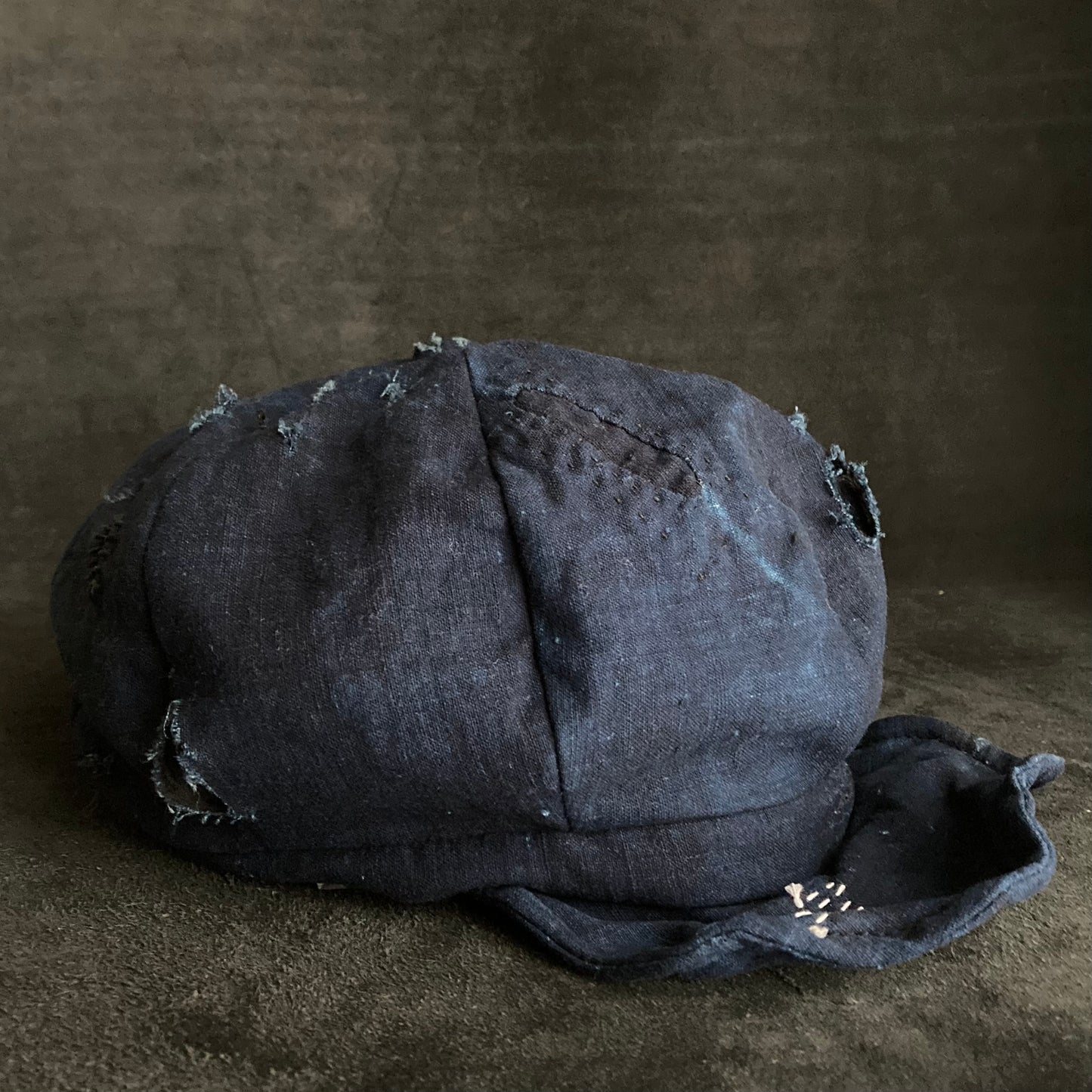 Indigo dyed hand stitch damage casquette