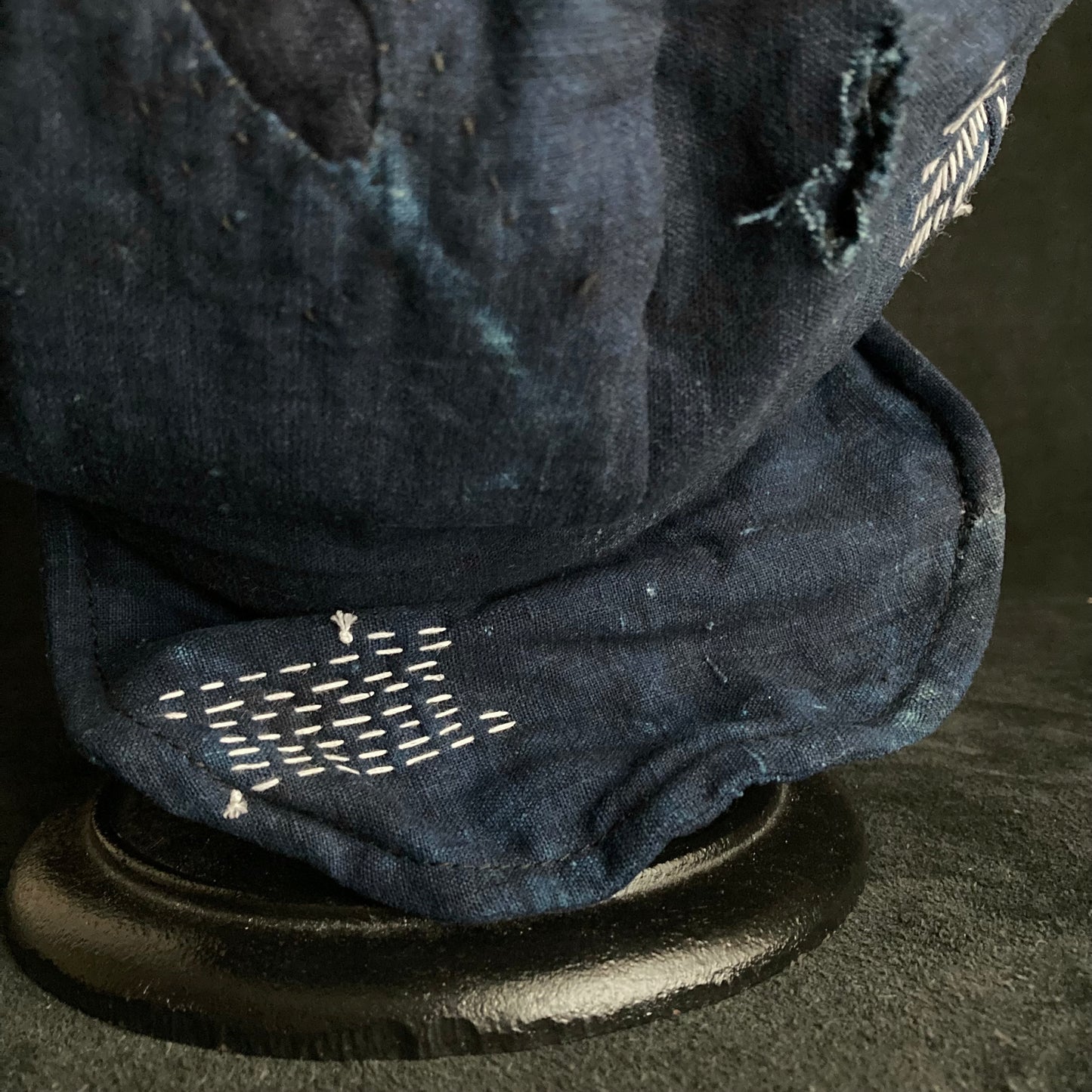 Indigo dyed hand stitch damage casquette