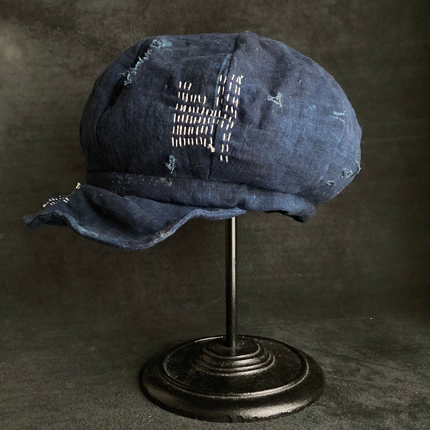 Indigo dyed hand stitch damage casquette