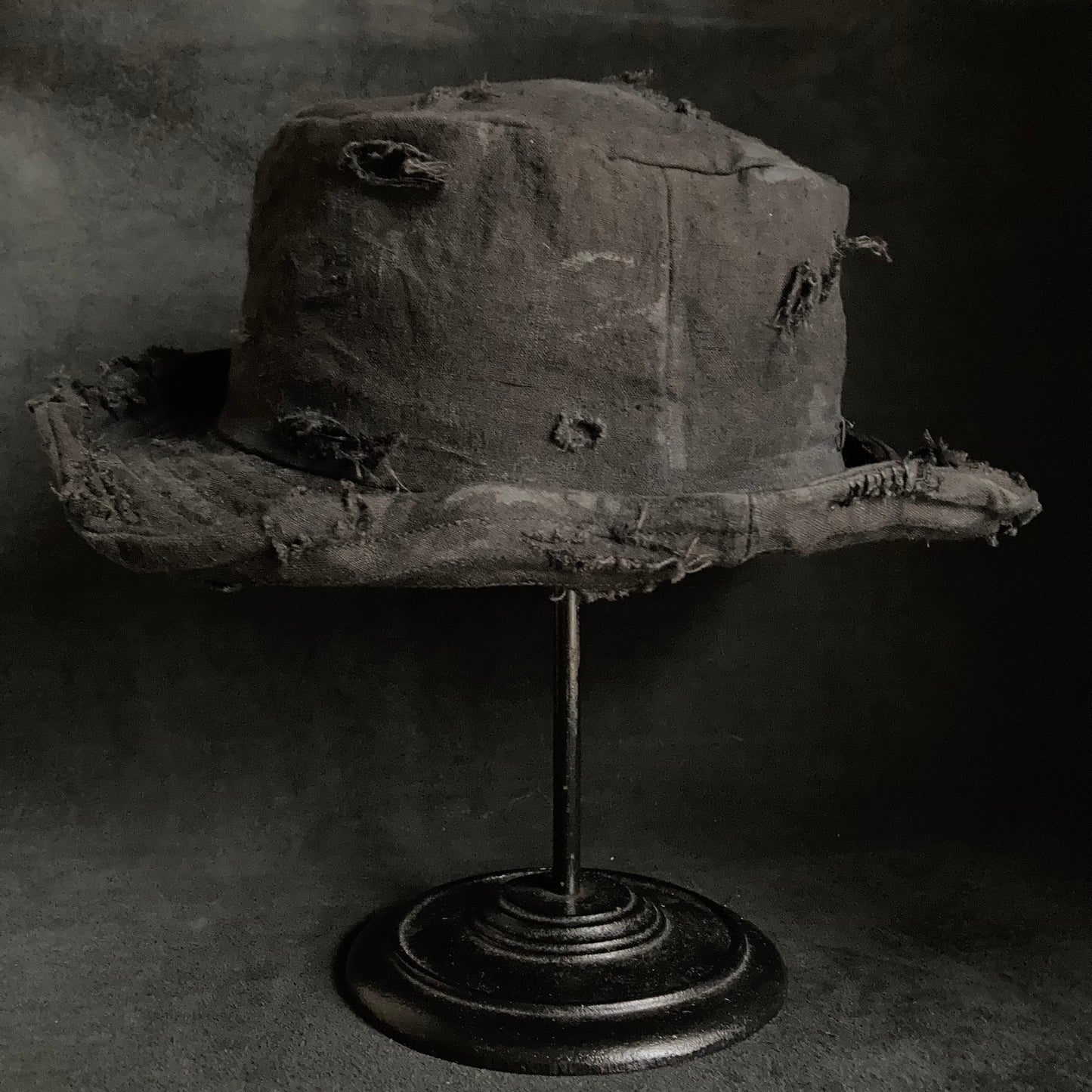 Thin black linen damage bucket hat