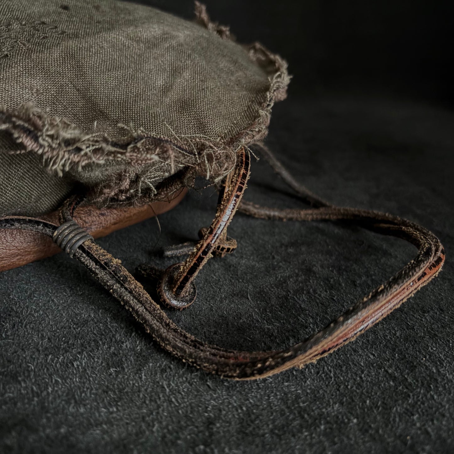 Damage khaki linen leather strap beret