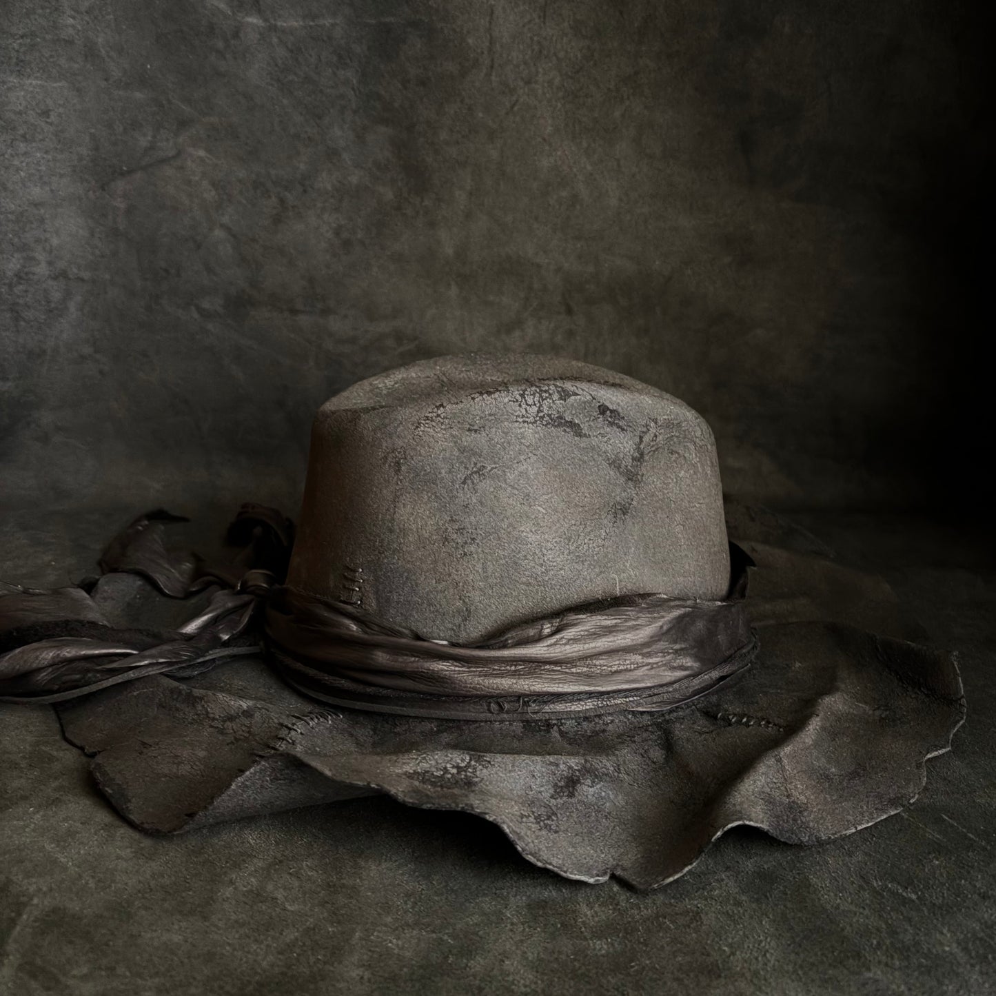 Charcoal wax stitch wrinkle brim fedora hat