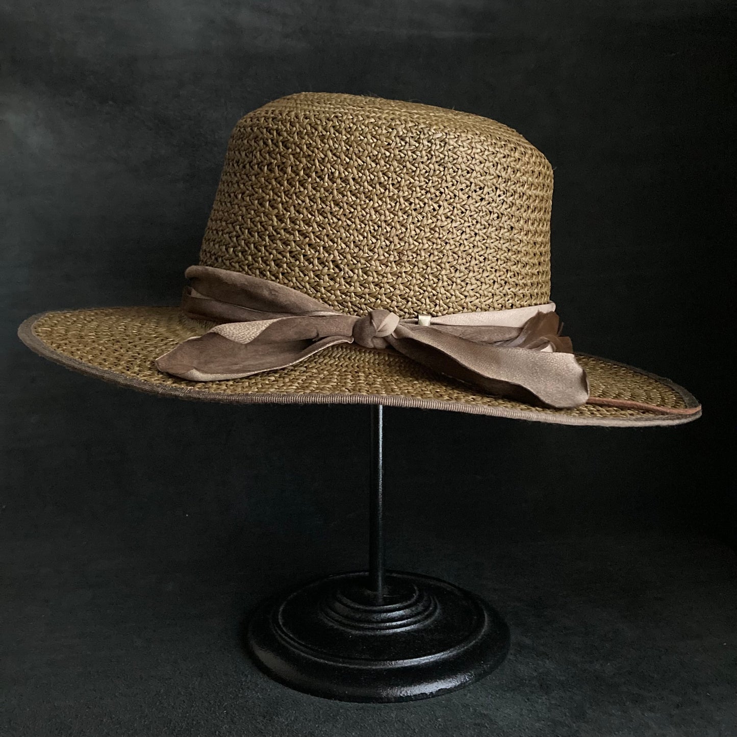 Bitter khaki flat panama hat