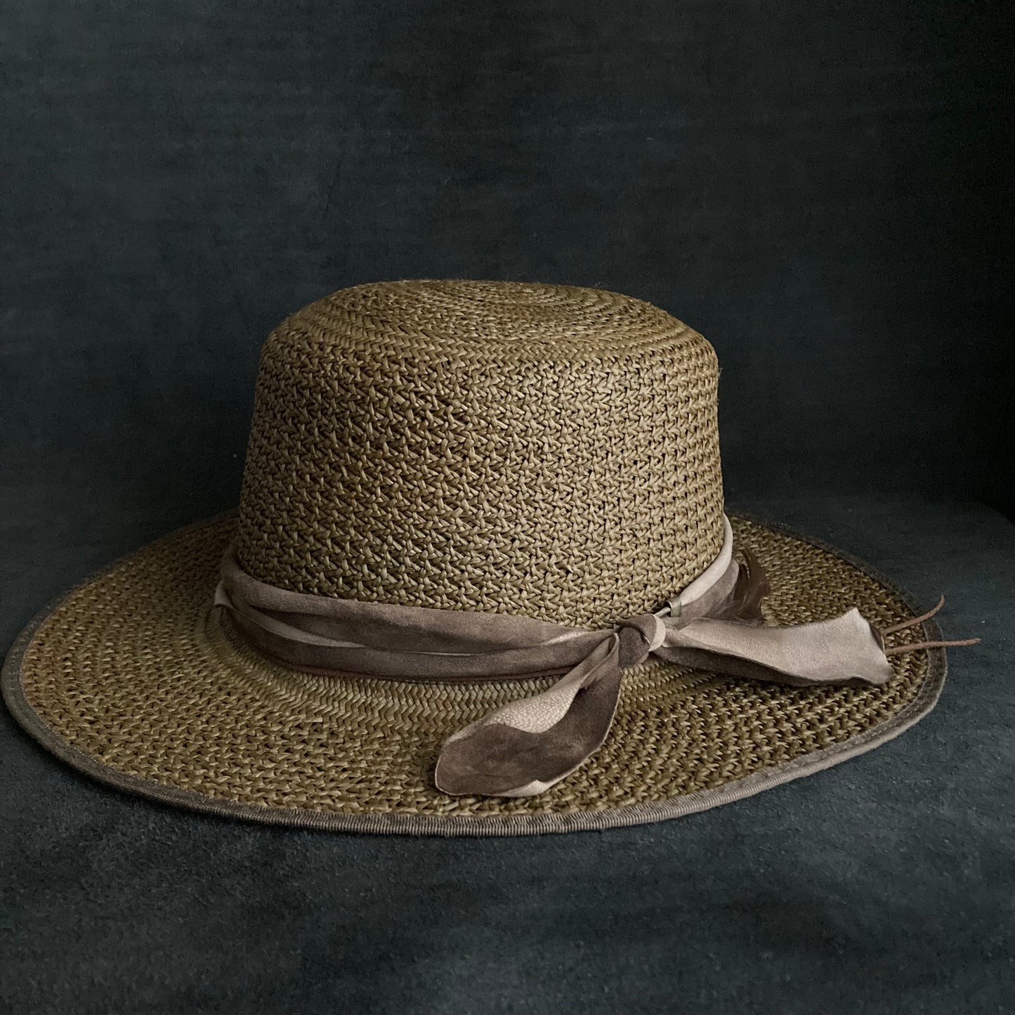 Bitter khaki flat panama hat