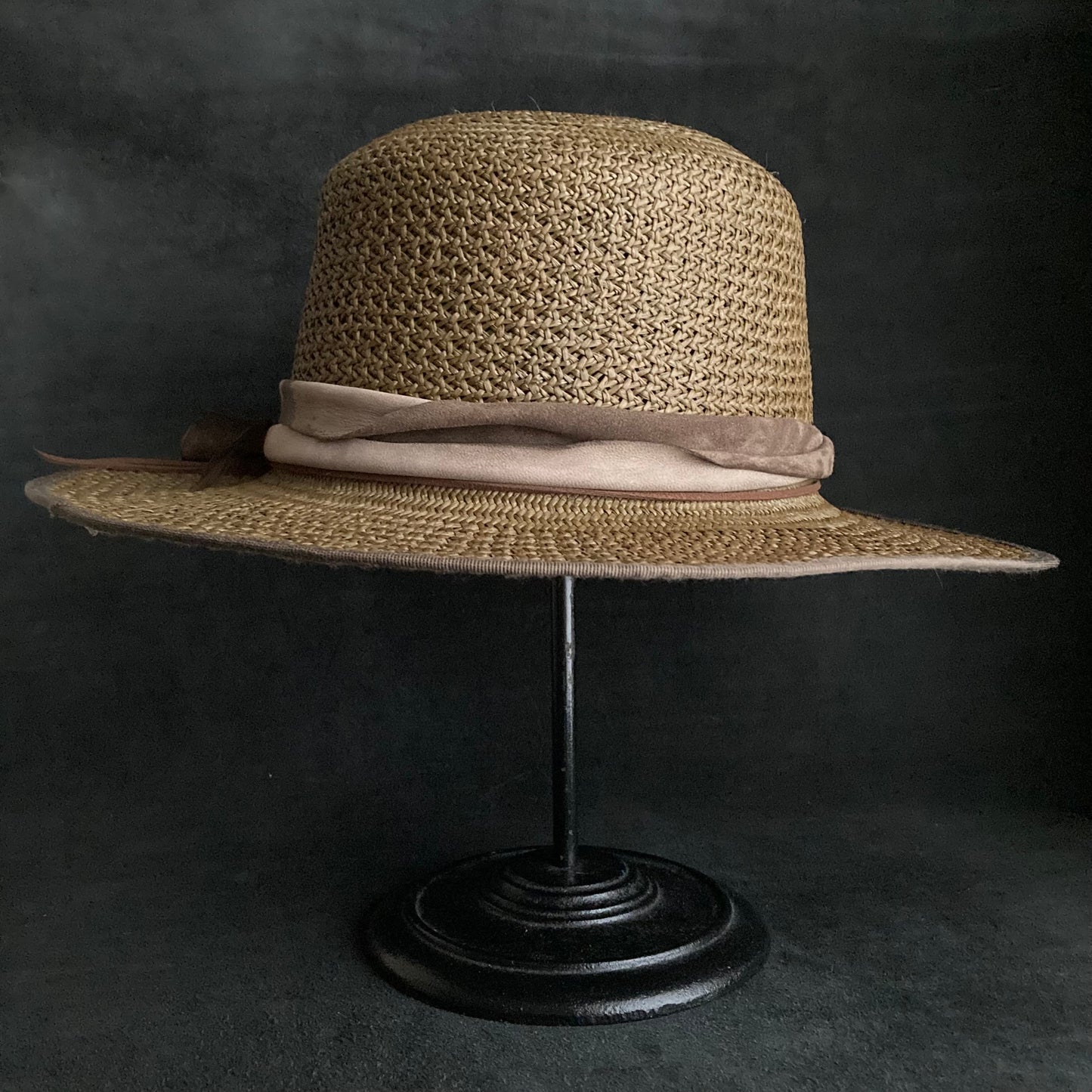 Bitter khaki flat panama hat