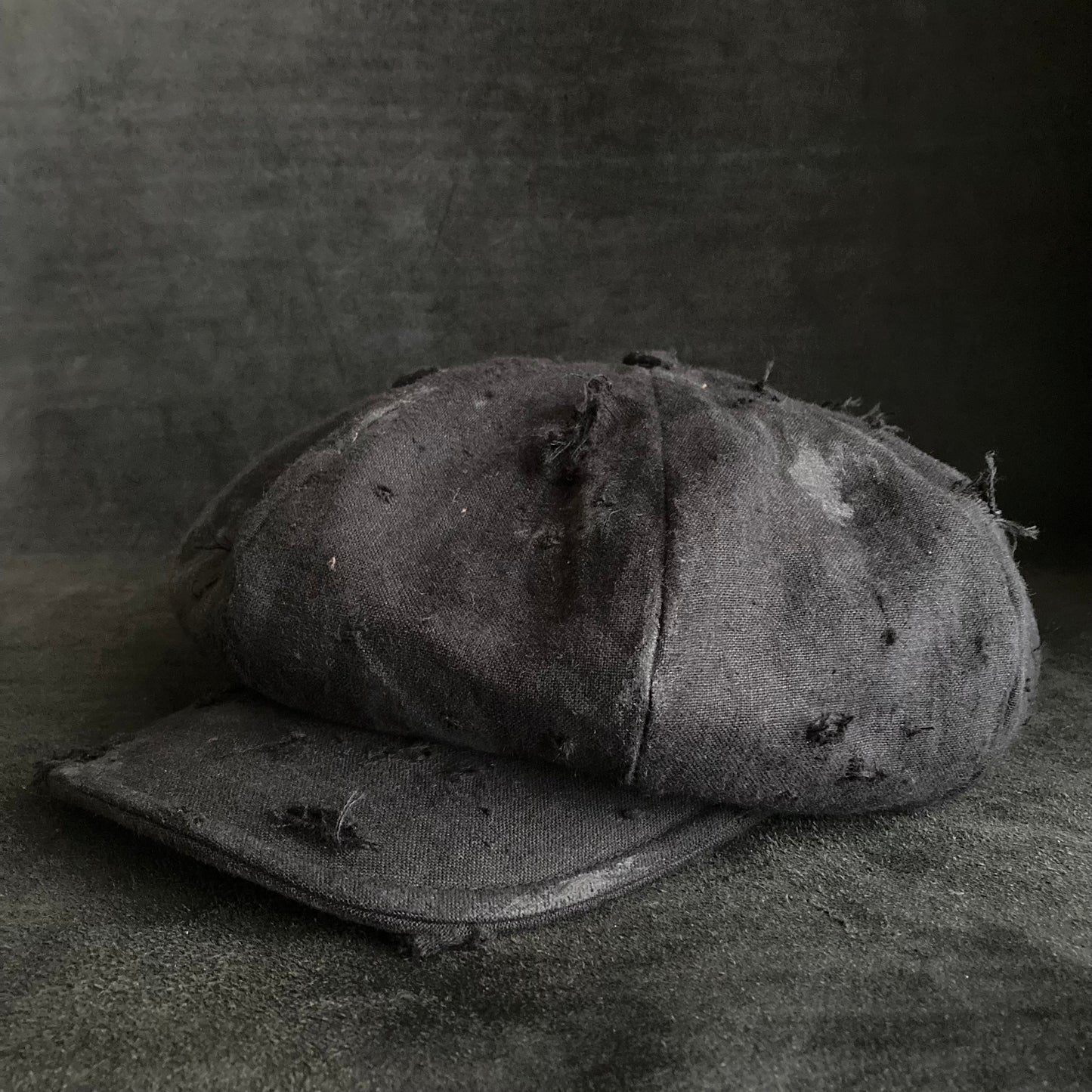 Big volume black linen damage casquette (brim core)