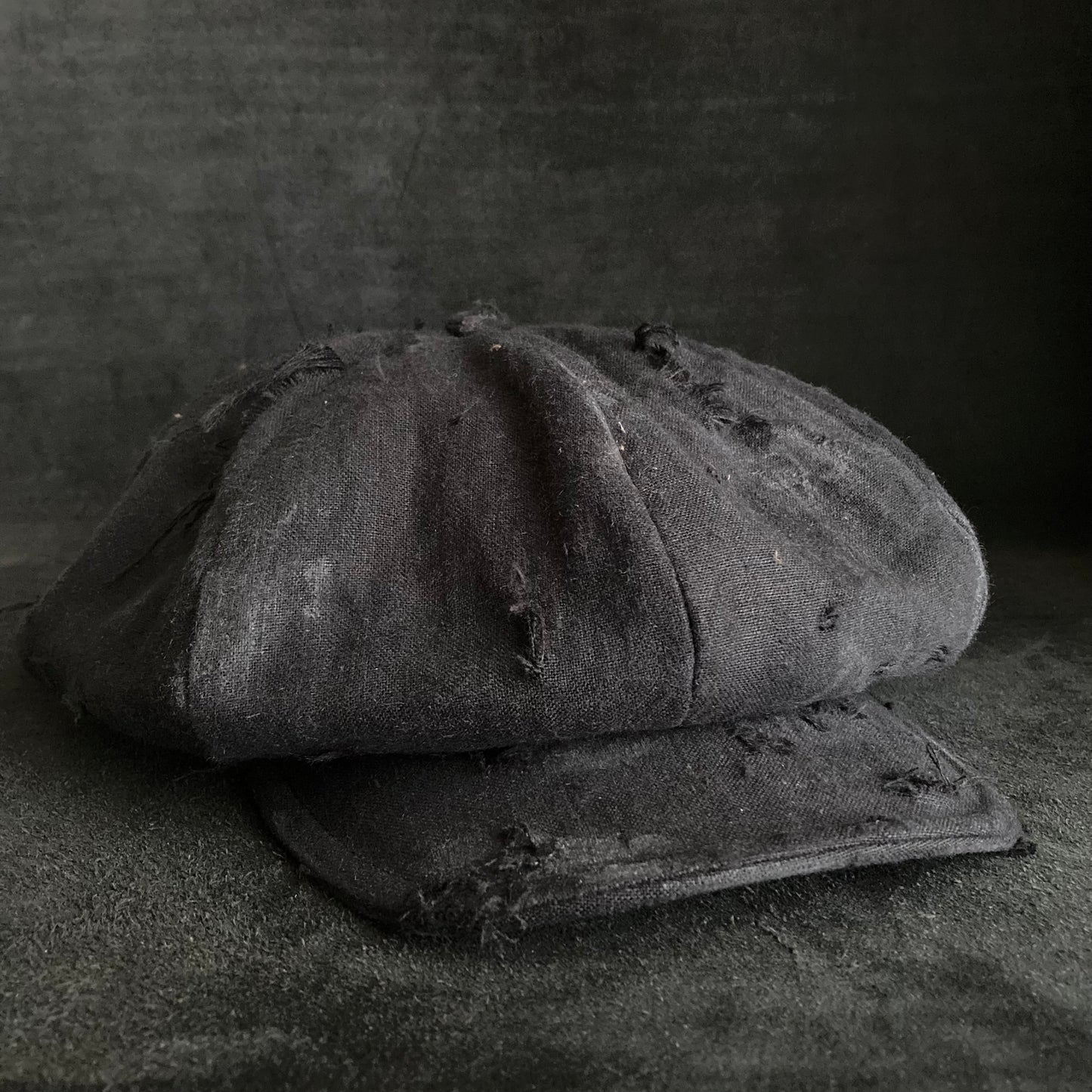 Big volume black linen damage casquette (brim core)