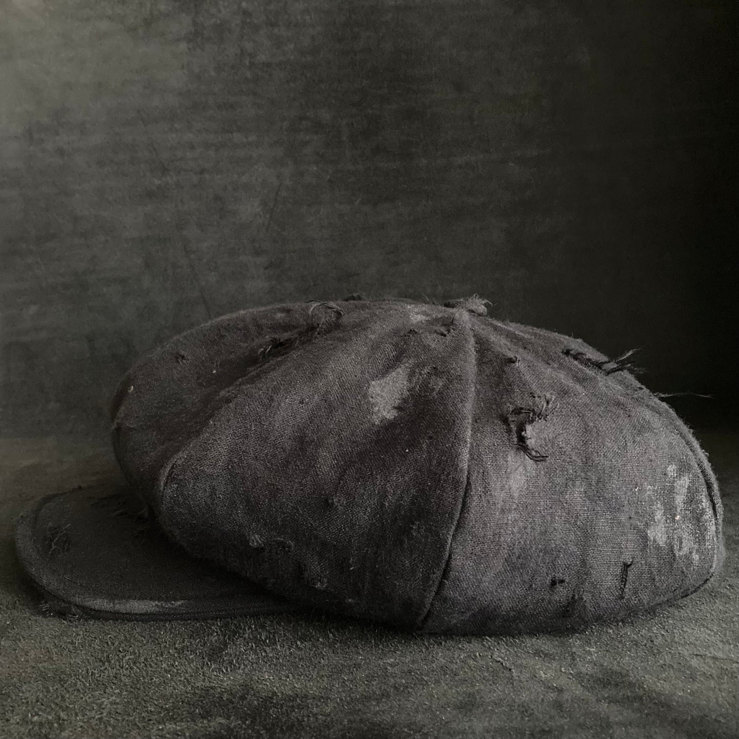 Big volume black linen damage casquette (brim core)
