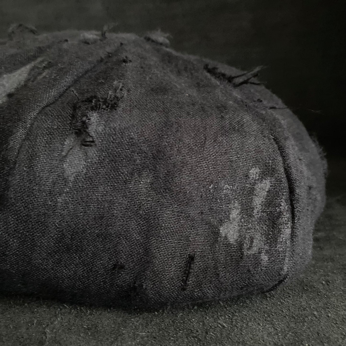 Big volume black linen damage casquette (brim core)