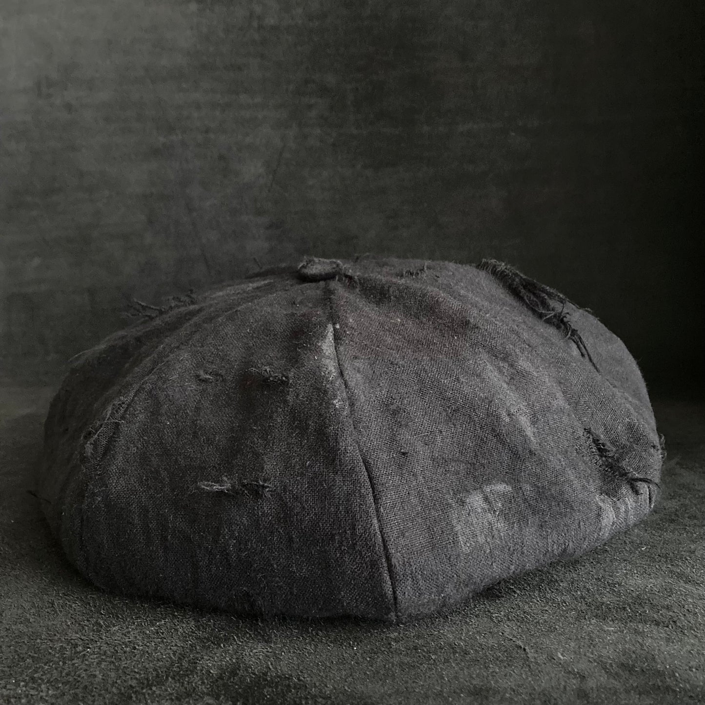 Big volume black linen damage casquette (brim core)