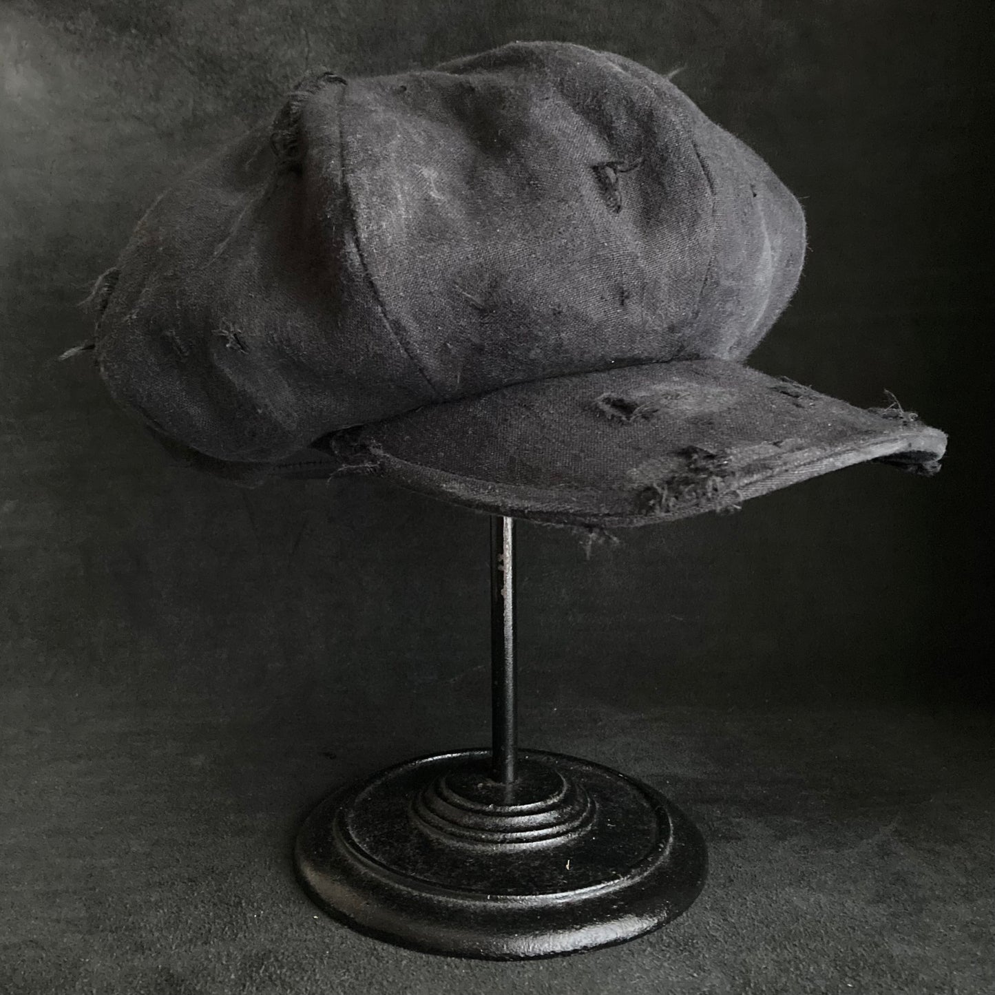 Big volume black linen damage casquette (brim core)