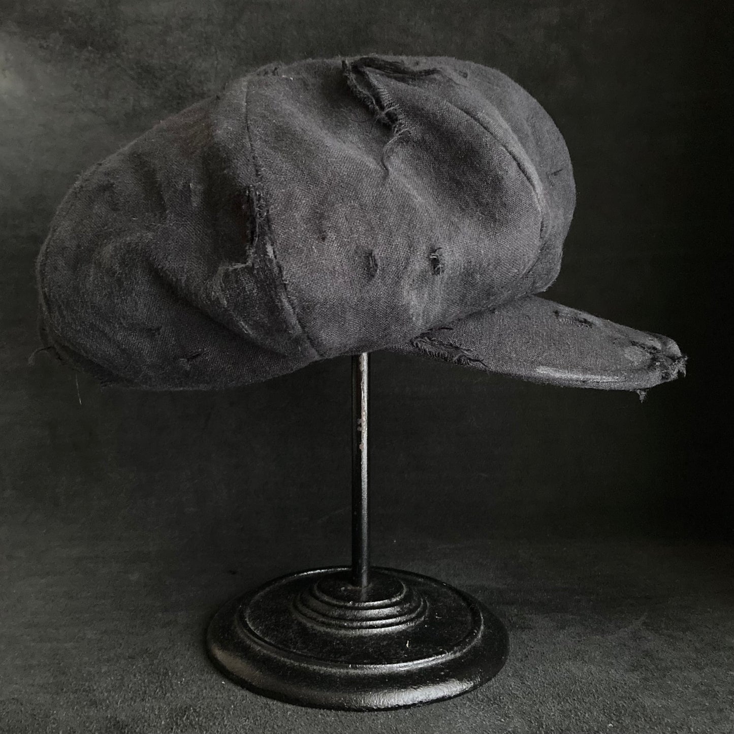 Big volume black linen damage casquette (brim core)