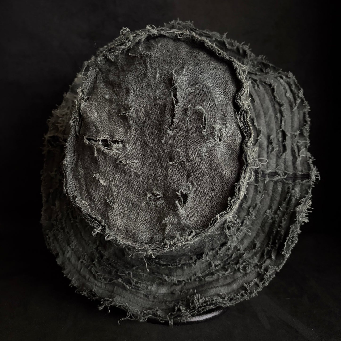 Mottled gray damage bucket hat