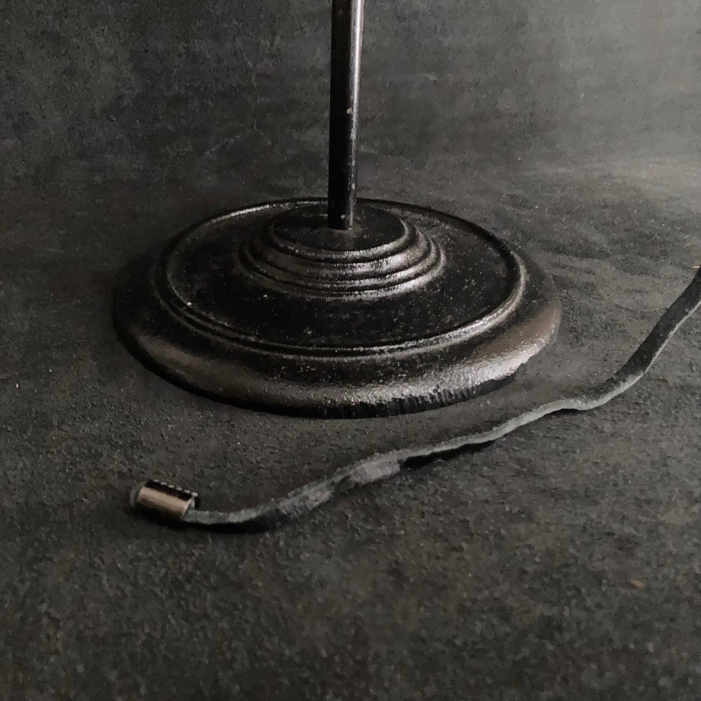 Black linen leather strap beret