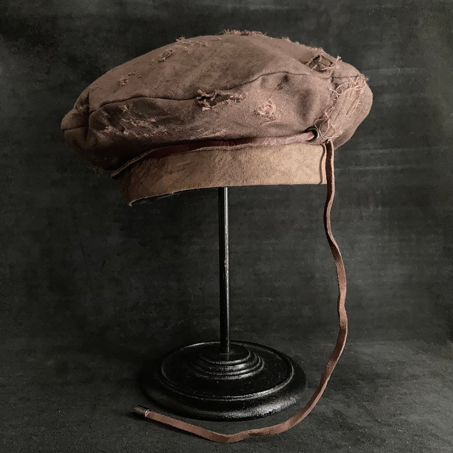 Brown linen leather strap beret