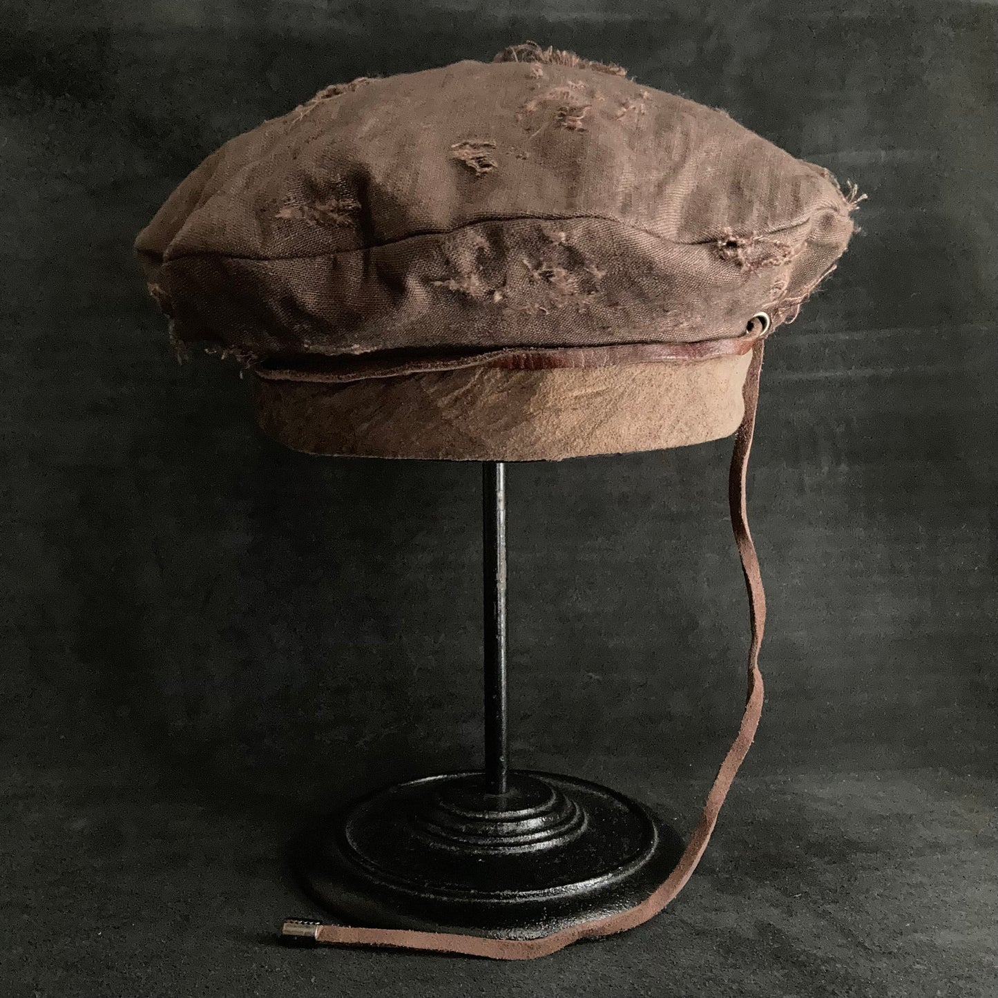 Brown linen leather strap beret