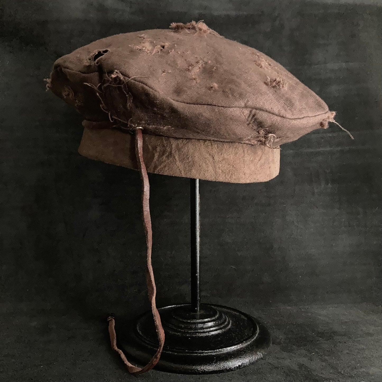 Brown linen leather strap beret