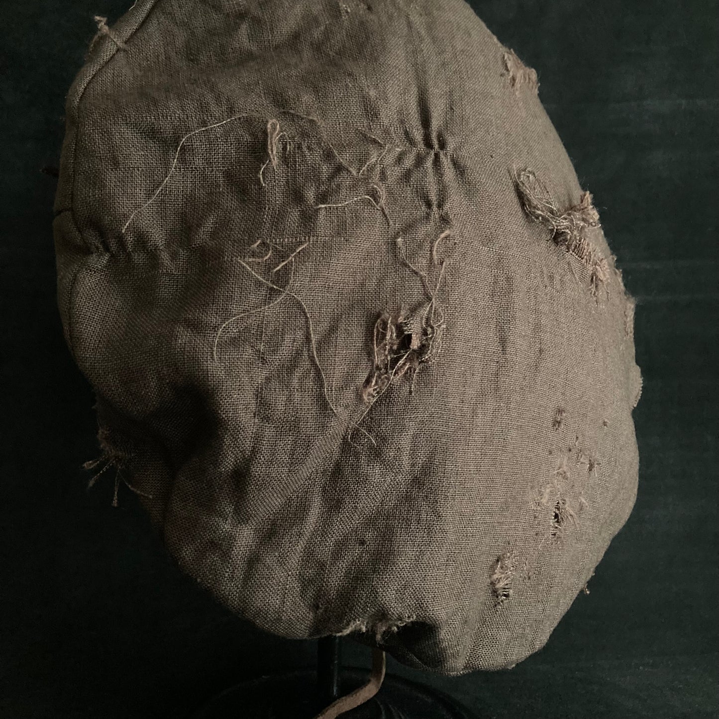 Brown linen leather strap beret