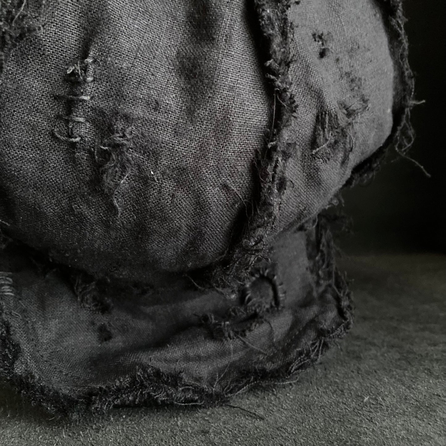 Back side black linen damage casquette