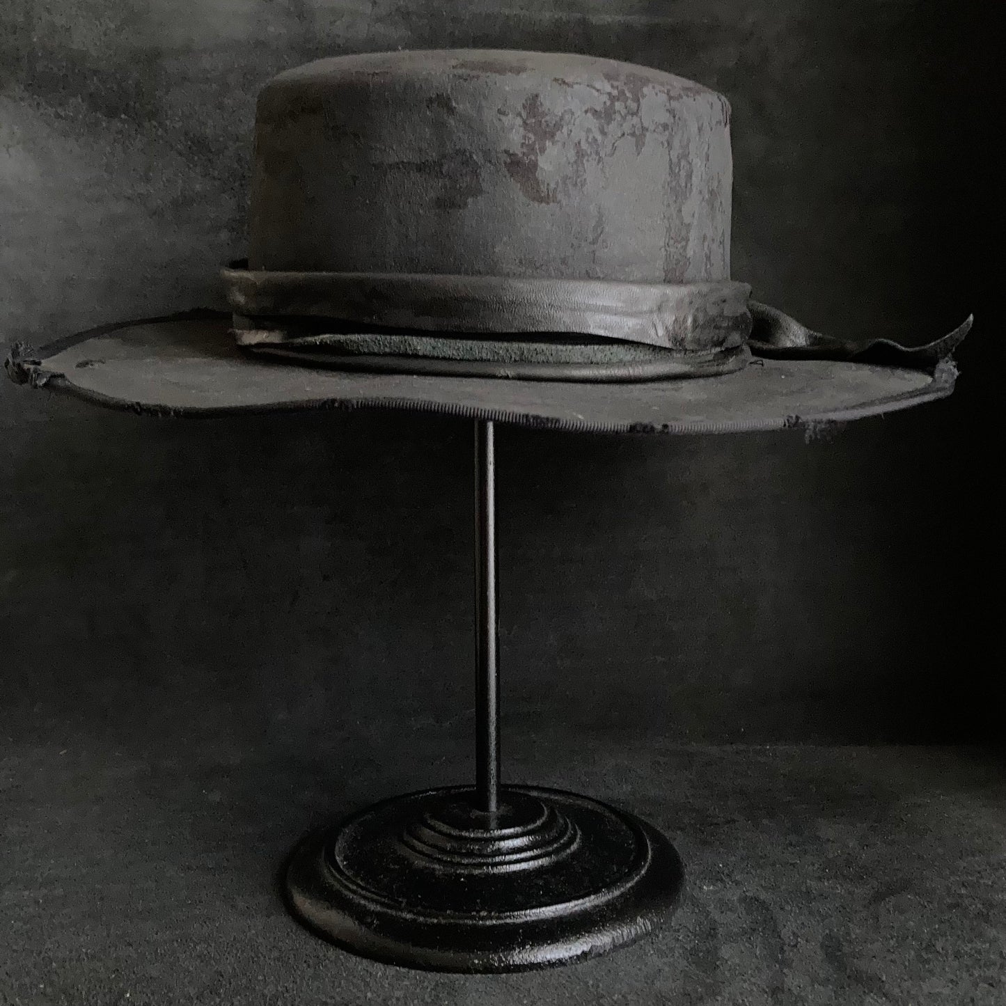 Charcoal crow damage flat hat
