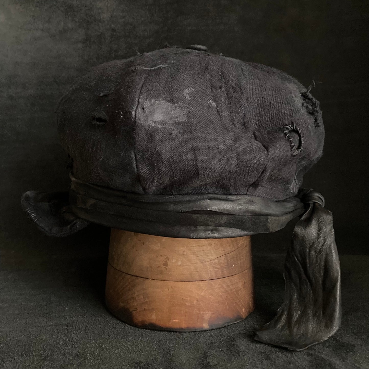 Reserved item (Black linen damage stitch casquette )