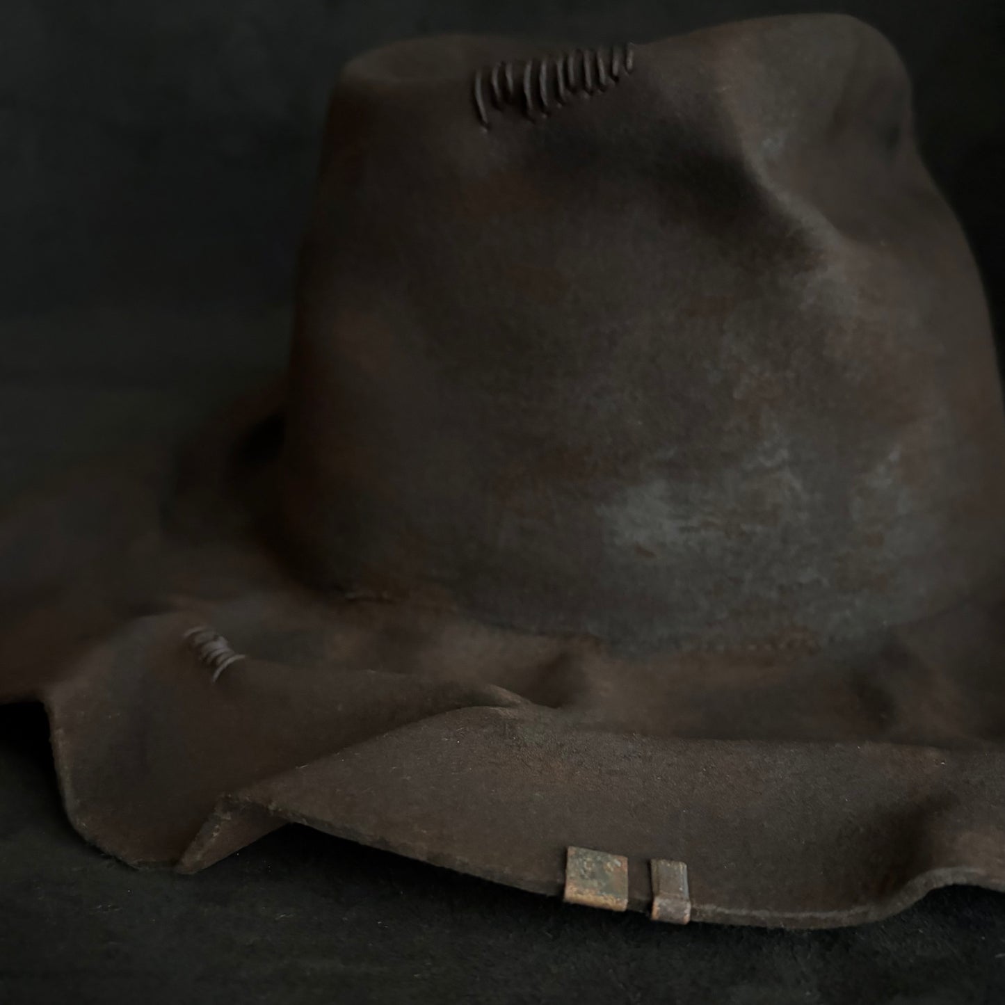 Corrode burned line brim hat