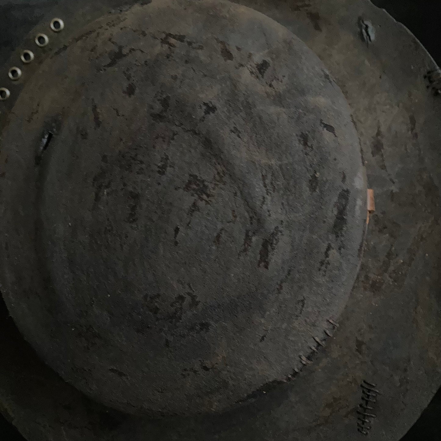 Eyelet belt burned flat hat