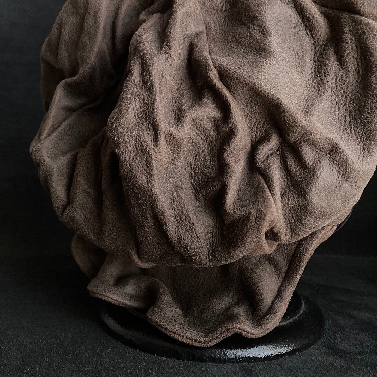 Washed brown leather big volume casquette