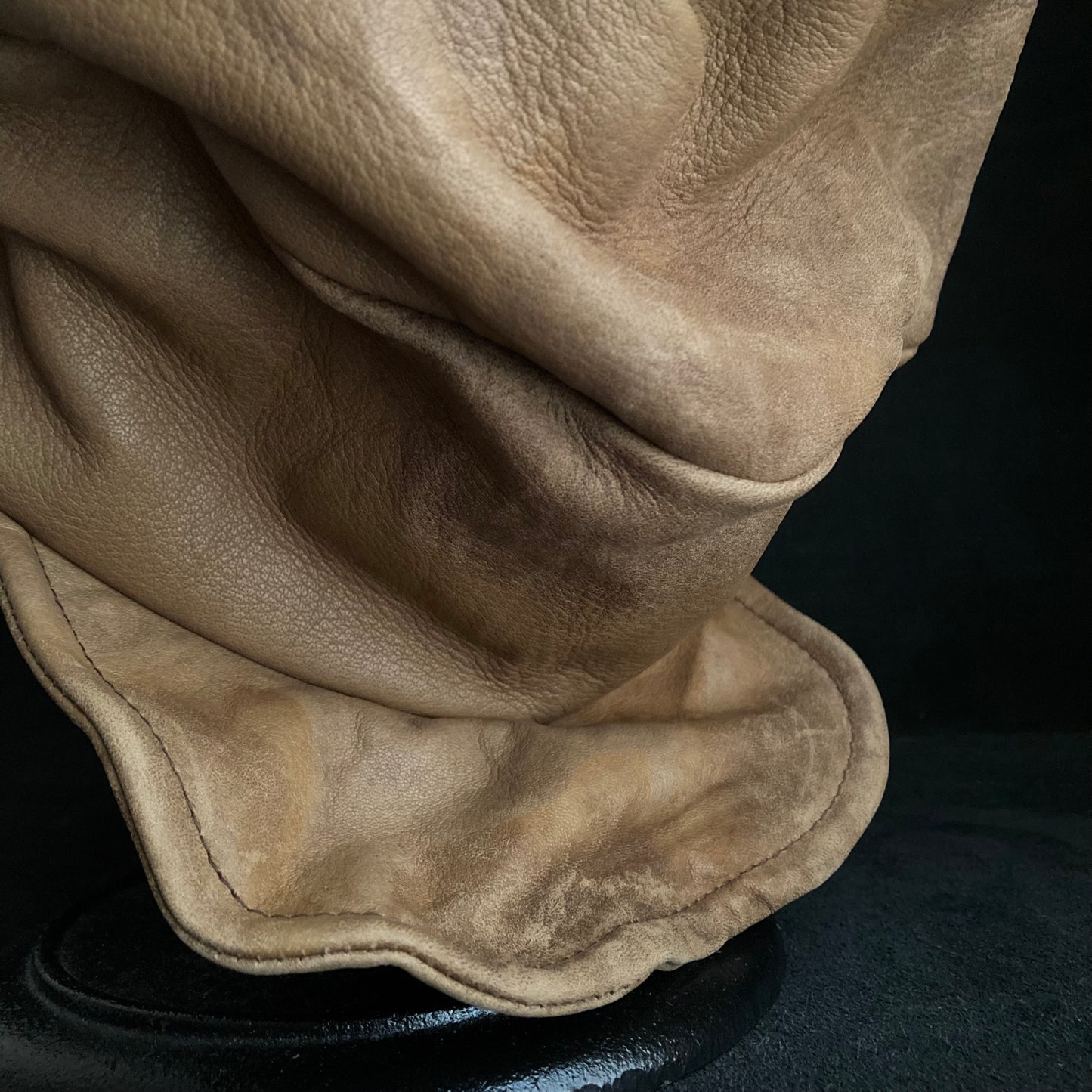 Irregularly dyed light brown leather turn cap