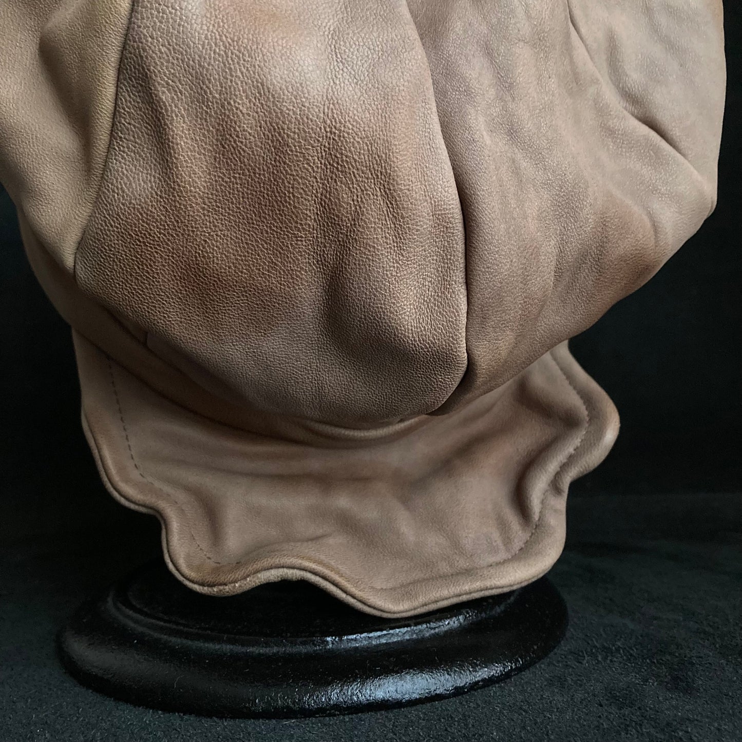 Uneven dyeing light brown leather casquette