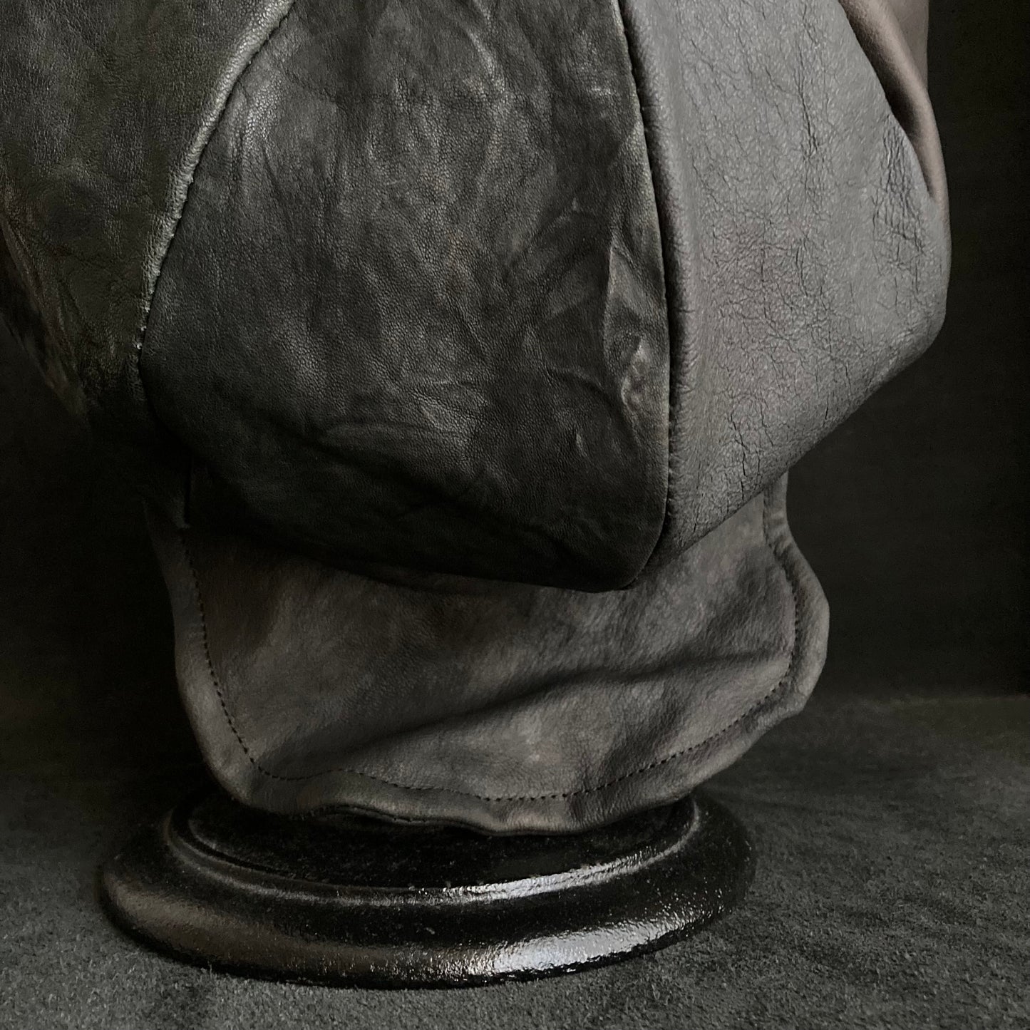 Feel various black/gray leathers casquette