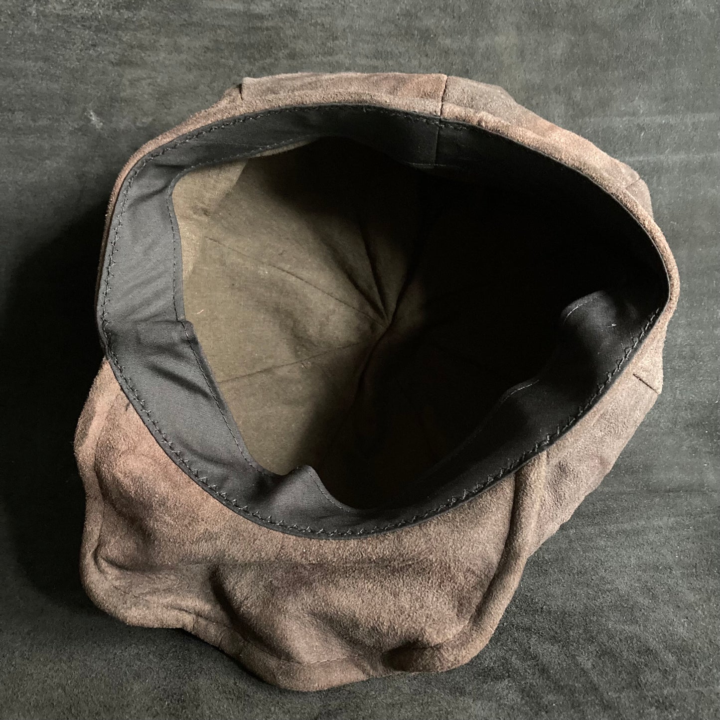 Dyed soil leather casquette