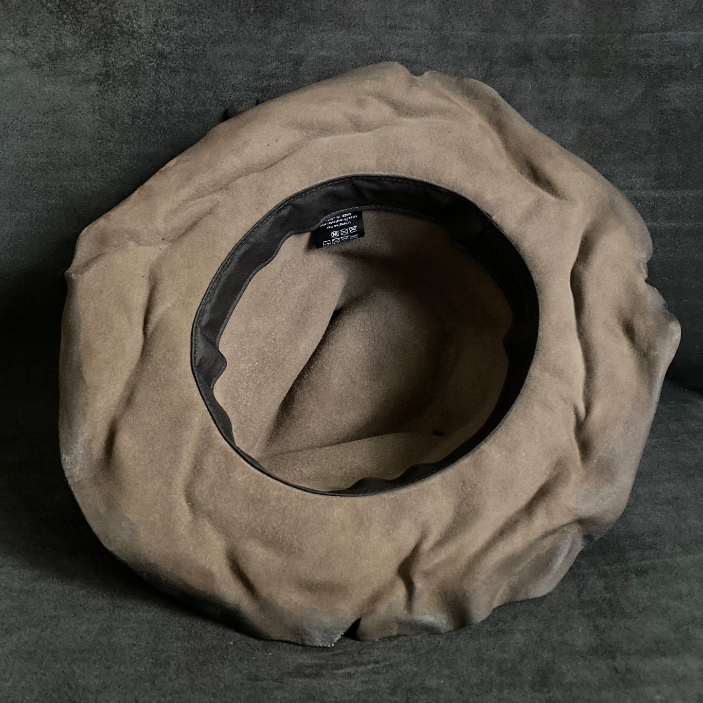 Burnt eyelet black brown hat